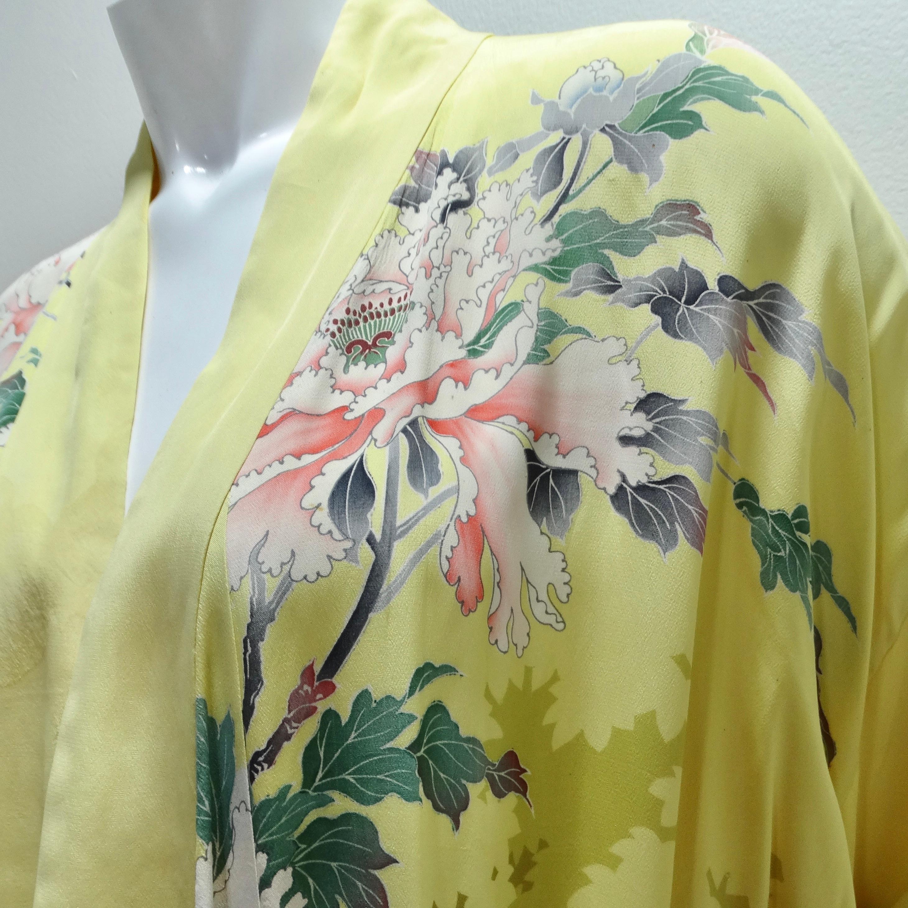 1940s Embroidered Silk Kimono In Good Condition For Sale In Scottsdale, AZ