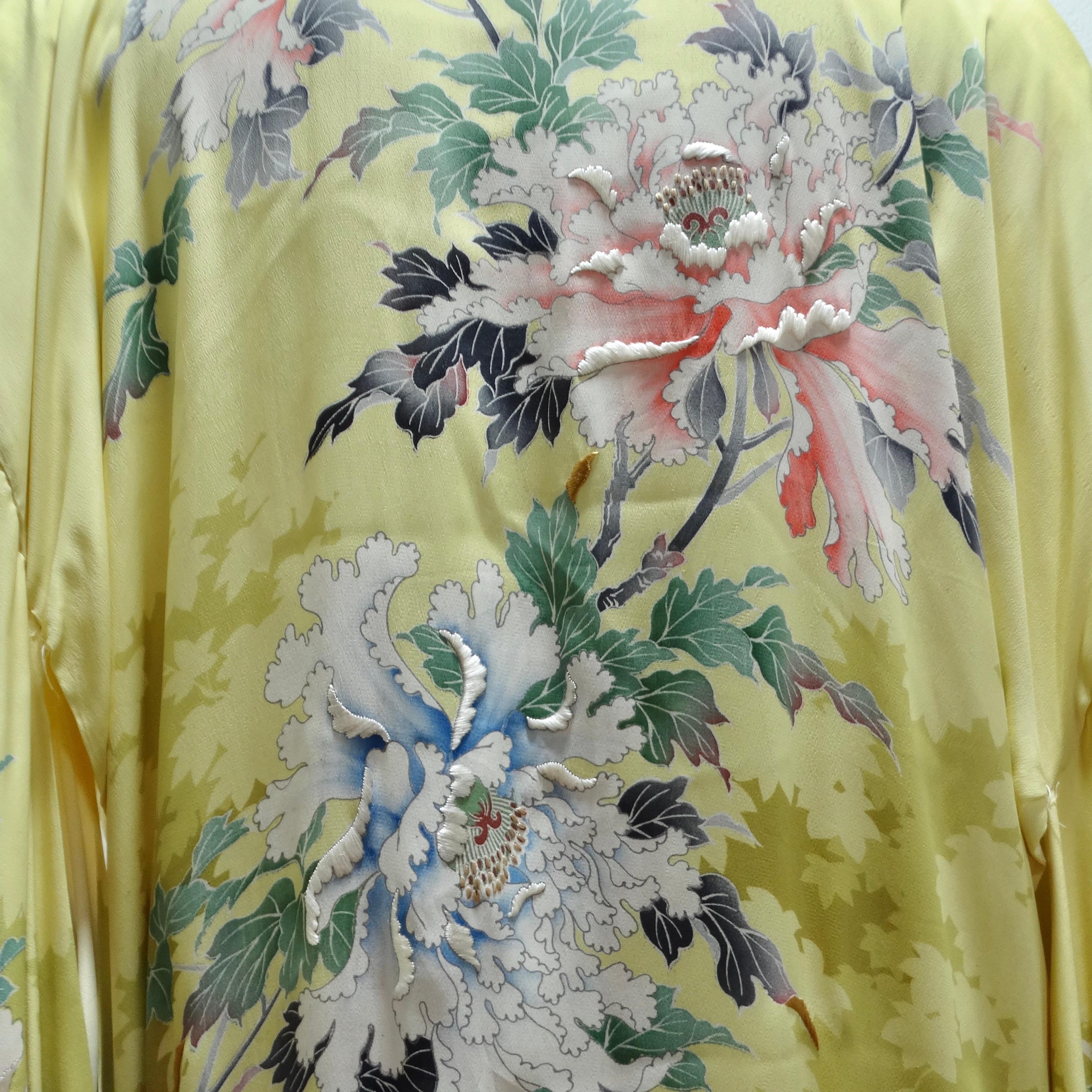 1940s Embroidered Silk Kimono For Sale 2