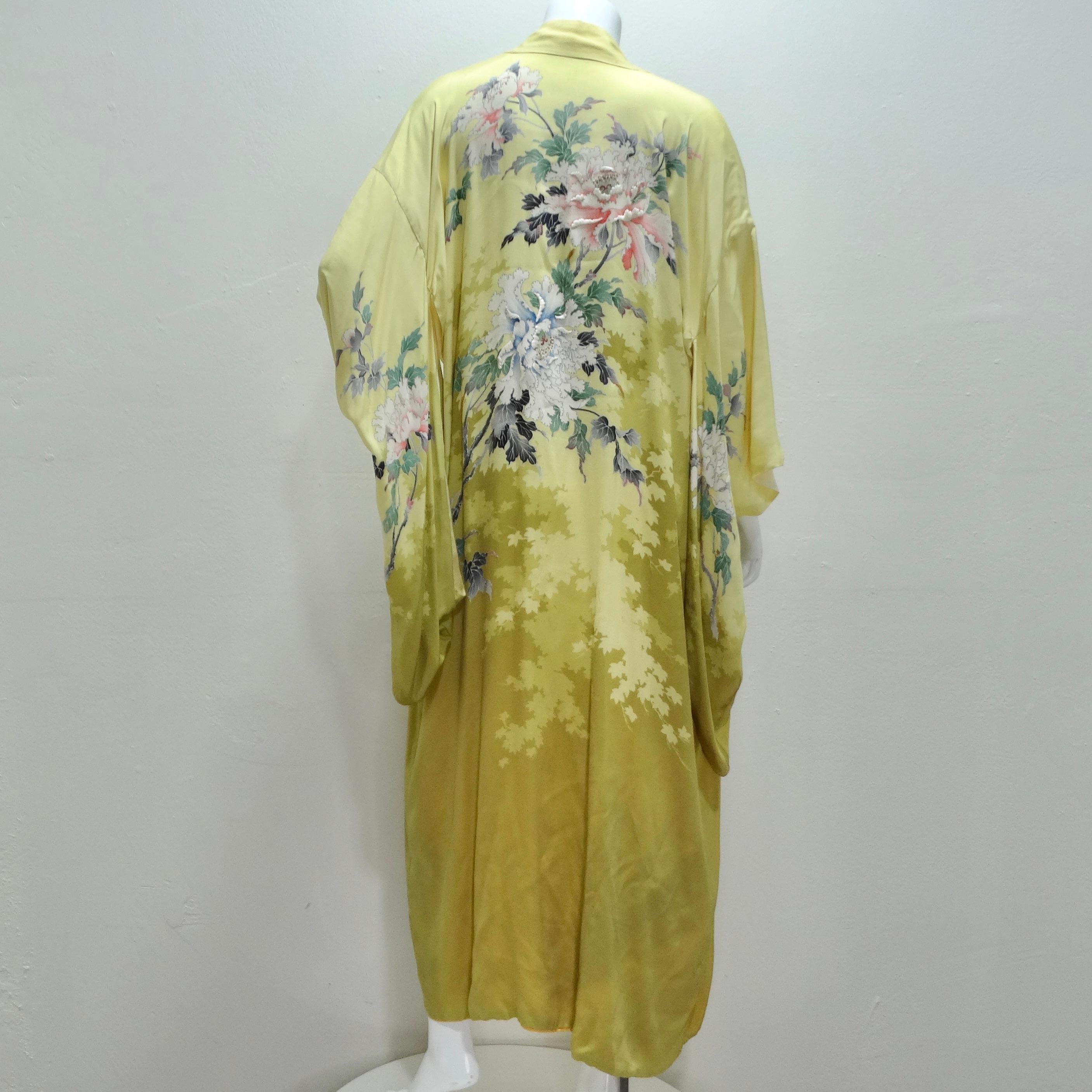 1940s Embroidered Silk Kimono For Sale 3