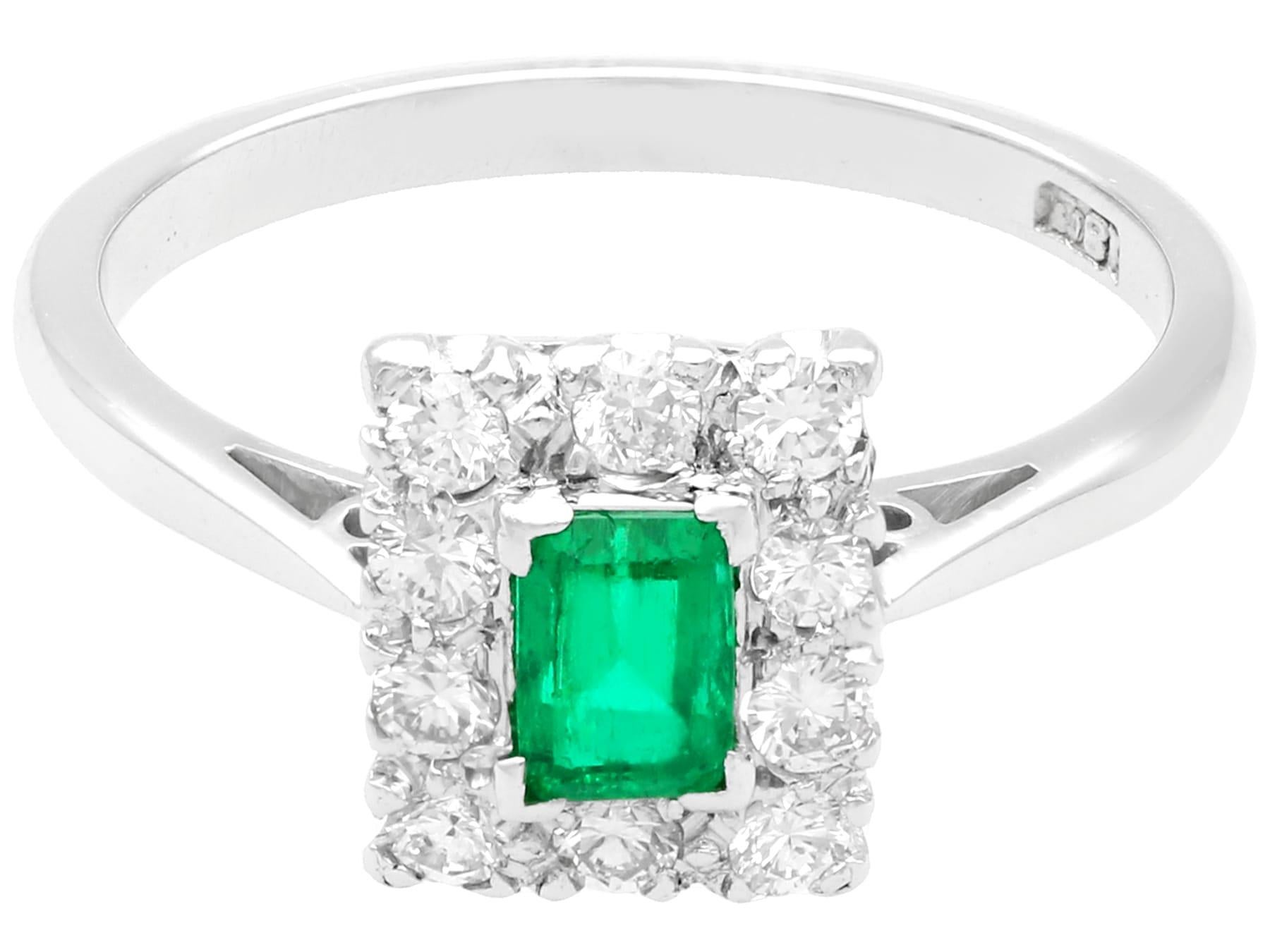 1940s Emerald Diamond White Gold Cocktail Ring In Excellent Condition For Sale In Jesmond, Newcastle Upon Tyne