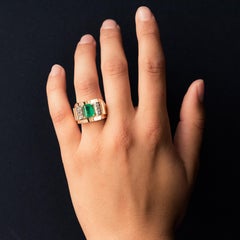 Anello con smeraldo e diamanti in oro giallo 18 carati degli anni '40