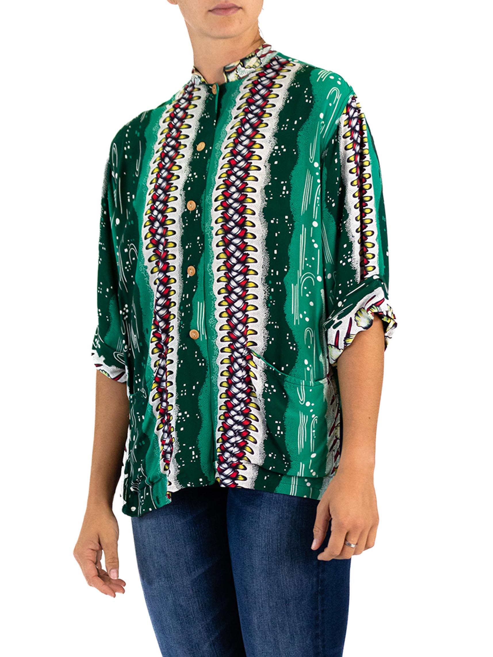 1940S Emerald Green Cold Rayon Hawaiian Print Top With Chinese Collar For Sale 1