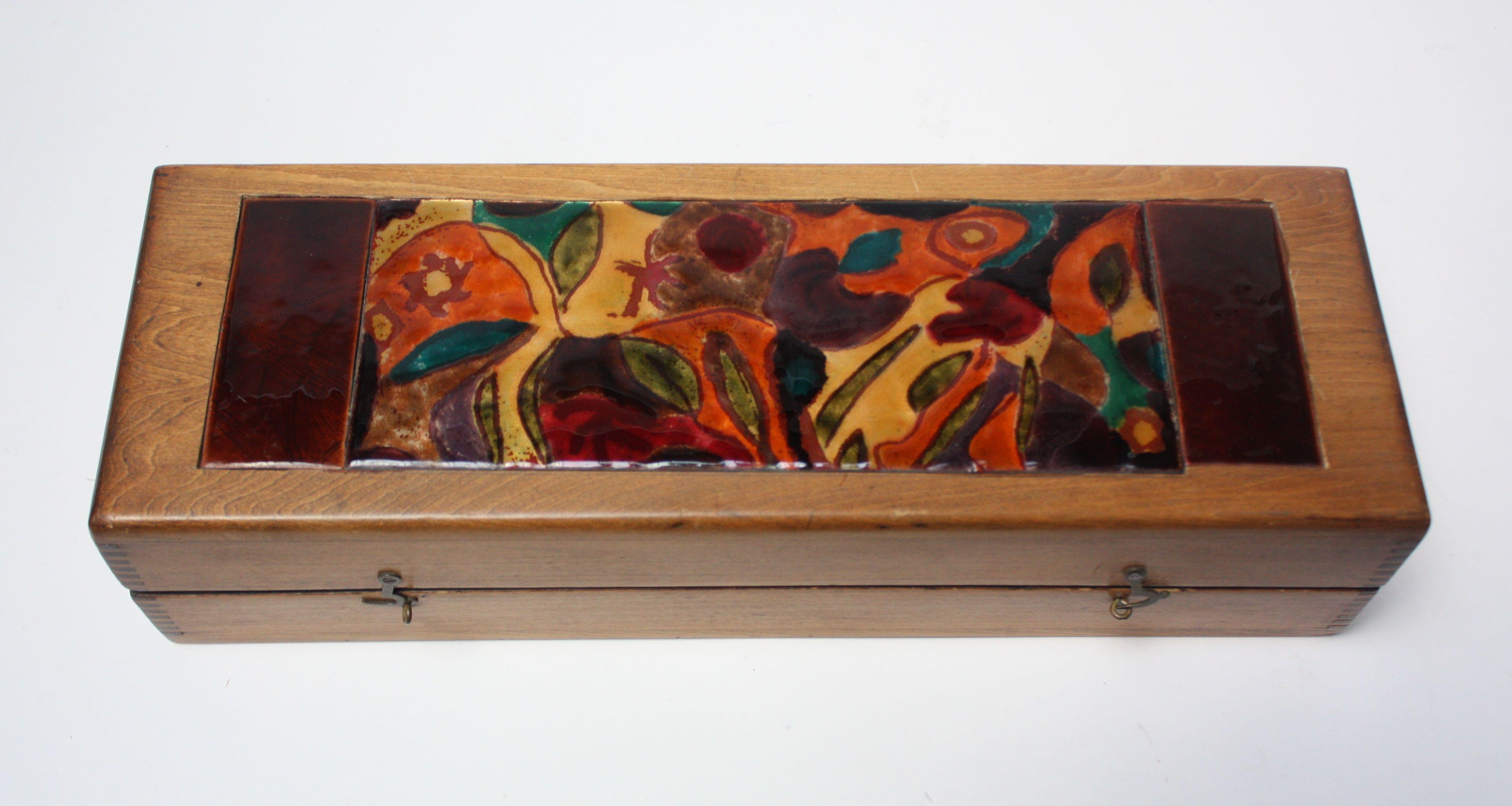 Mid-Century Modern Boîte en bois et émail des années 1940 d'Elizabeth Bensley en vente