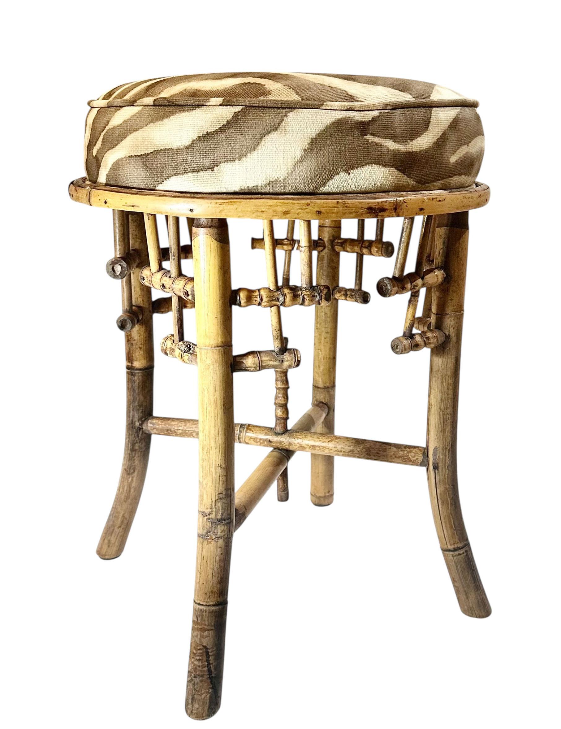 1940s English Bamboo Footstool Upholstered in Vintage Clarence House Linen For Sale 2