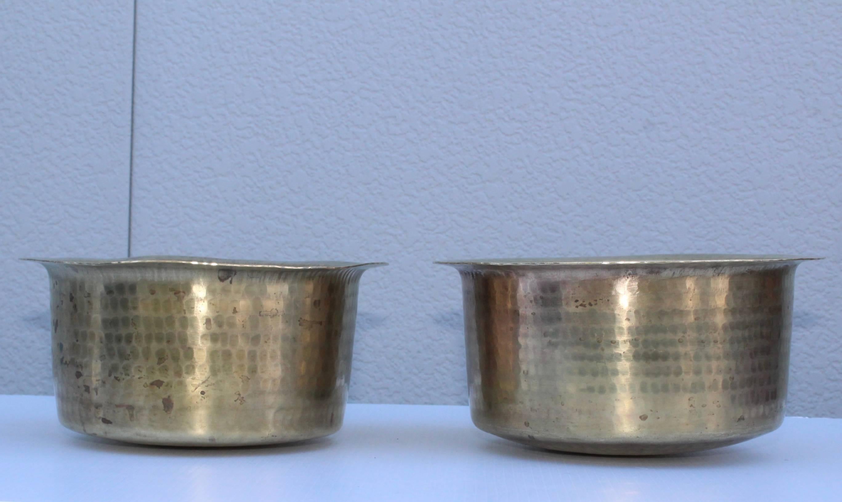 Mid-Century Modern 1940s English Brass Hammered Bowls For Sale