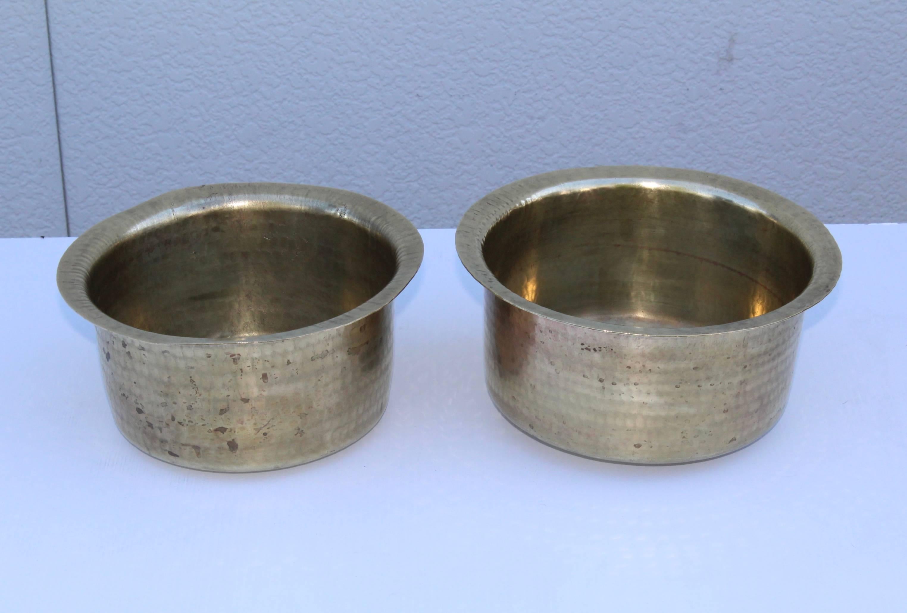 1940s English Brass Hammered Bowls In Good Condition For Sale In New York, NY
