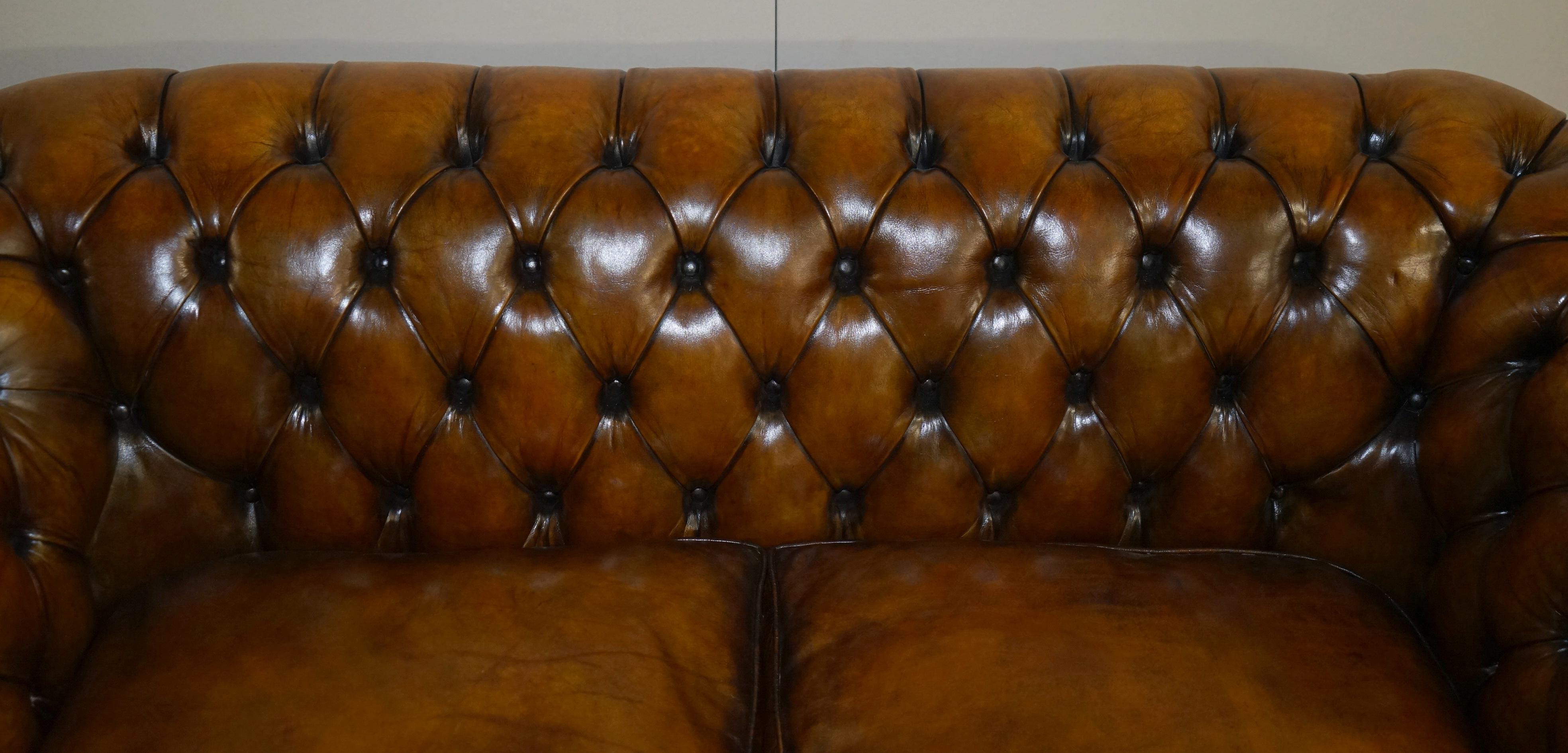 1940's ENGLISH HAND DYED RESTORED WHISKY BROWN LEATHER CHESTERFIELD CLUB SOFA For Sale 5