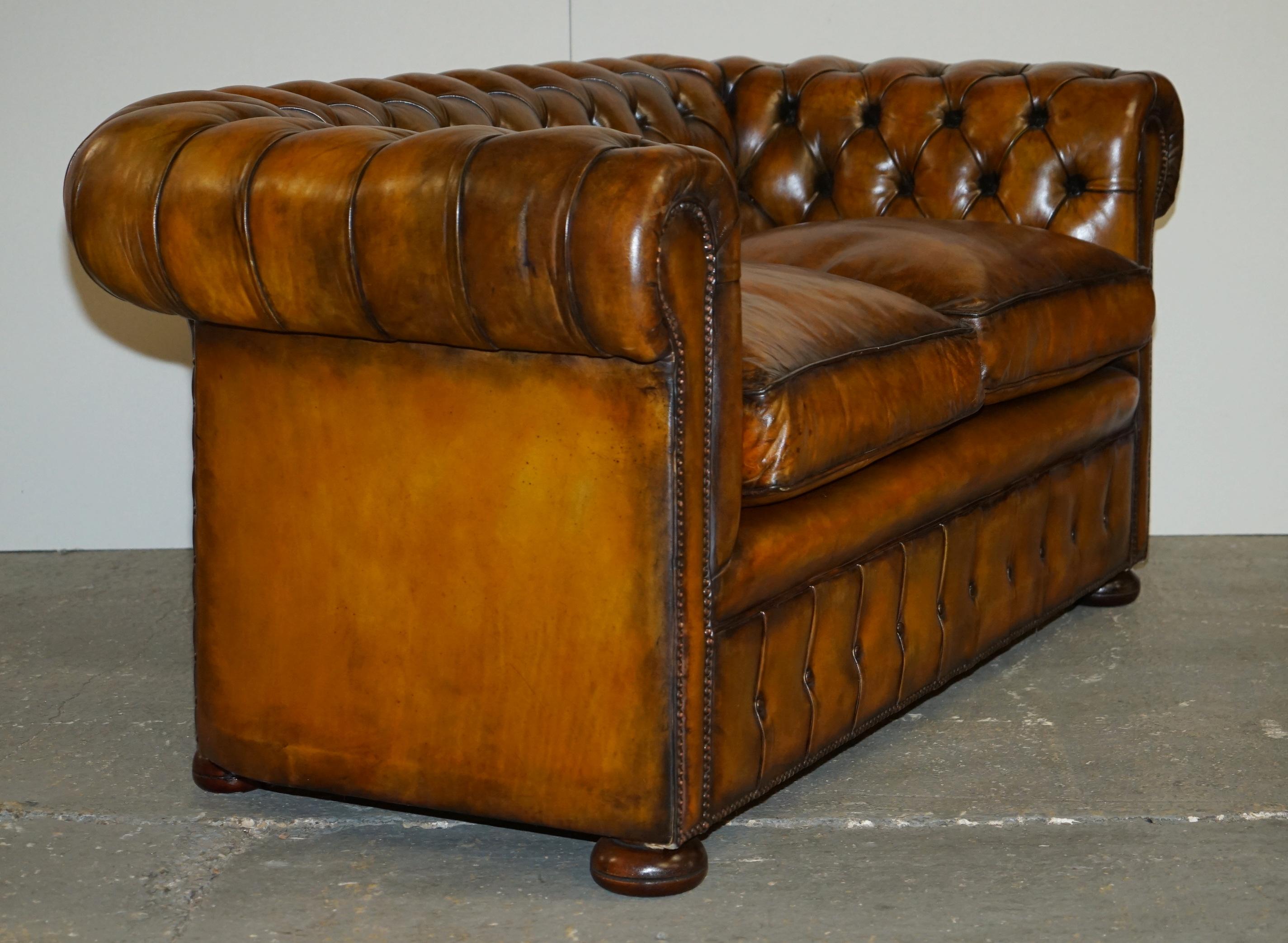 1940's ENGLISH HAND DYED RESTORED WHISKY BROWN LEATHER CHESTERFIELD CLUB SOFA For Sale 8