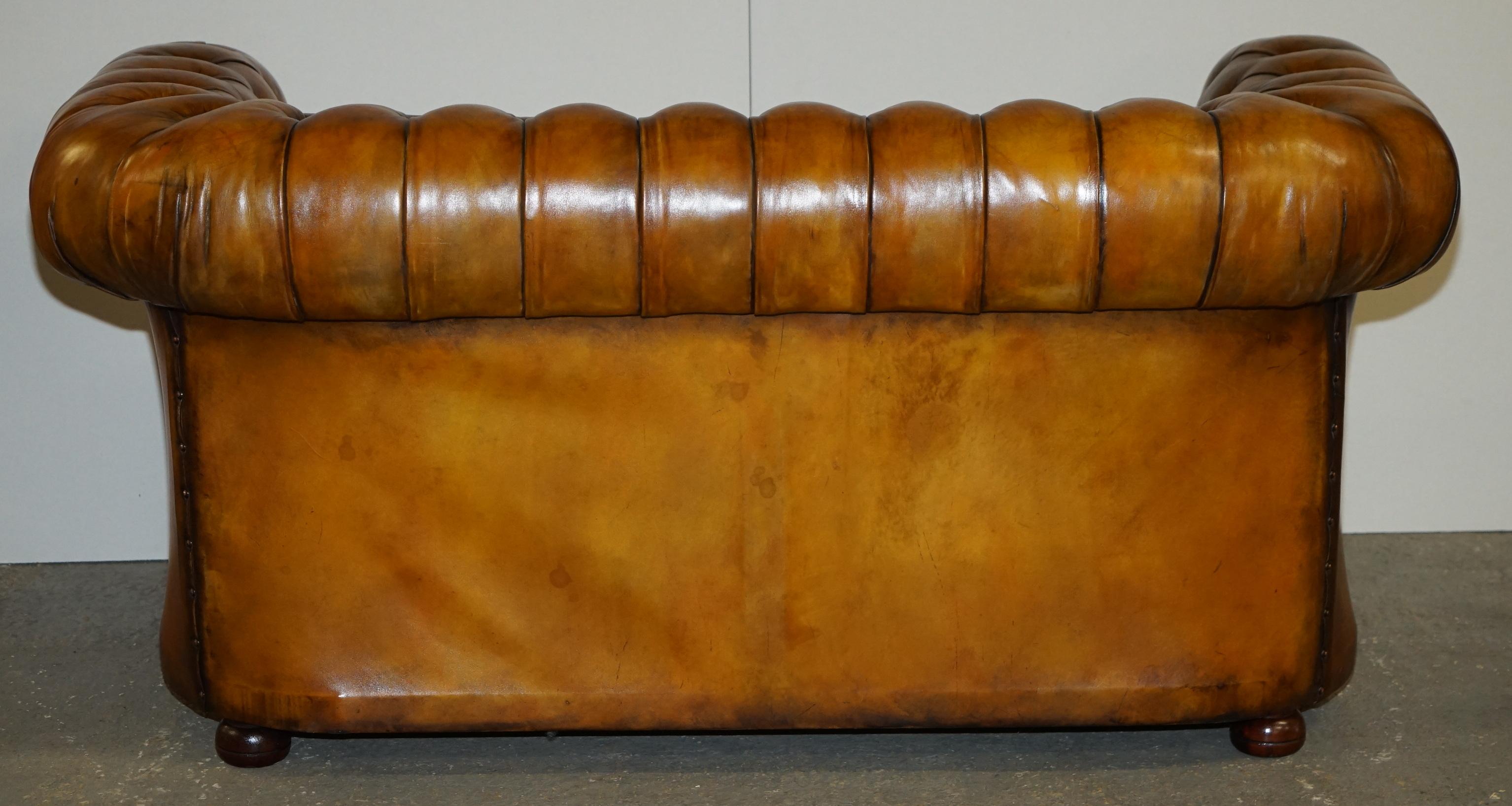 1940's ENGLISH HAND DYED RESTORED WHISKY BROWN LEATHER CHESTERFIELD CLUB SOFA For Sale 10