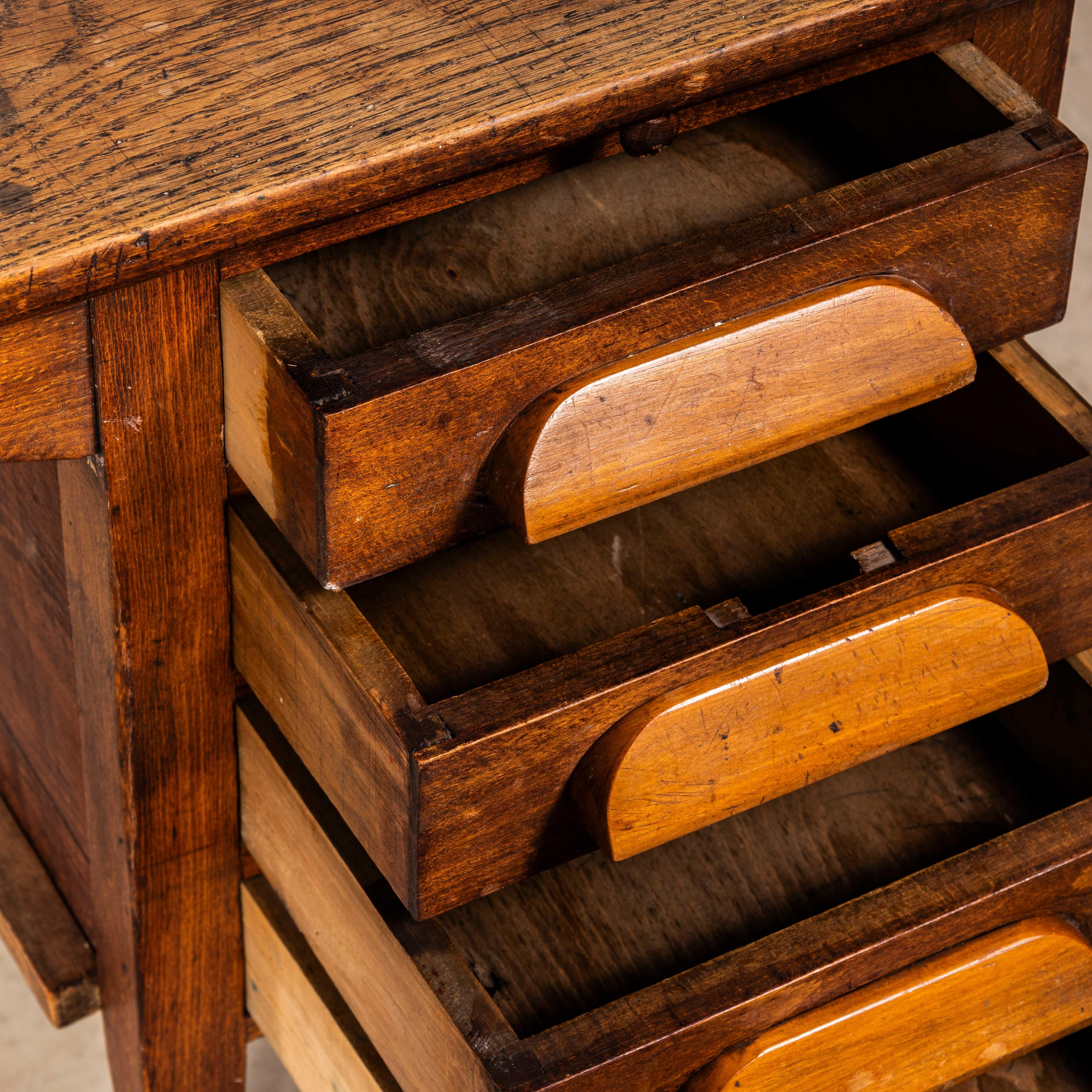 1940's English Oak Compact Desk - Four Drawer In Good Condition For Sale In Hook, Hampshire