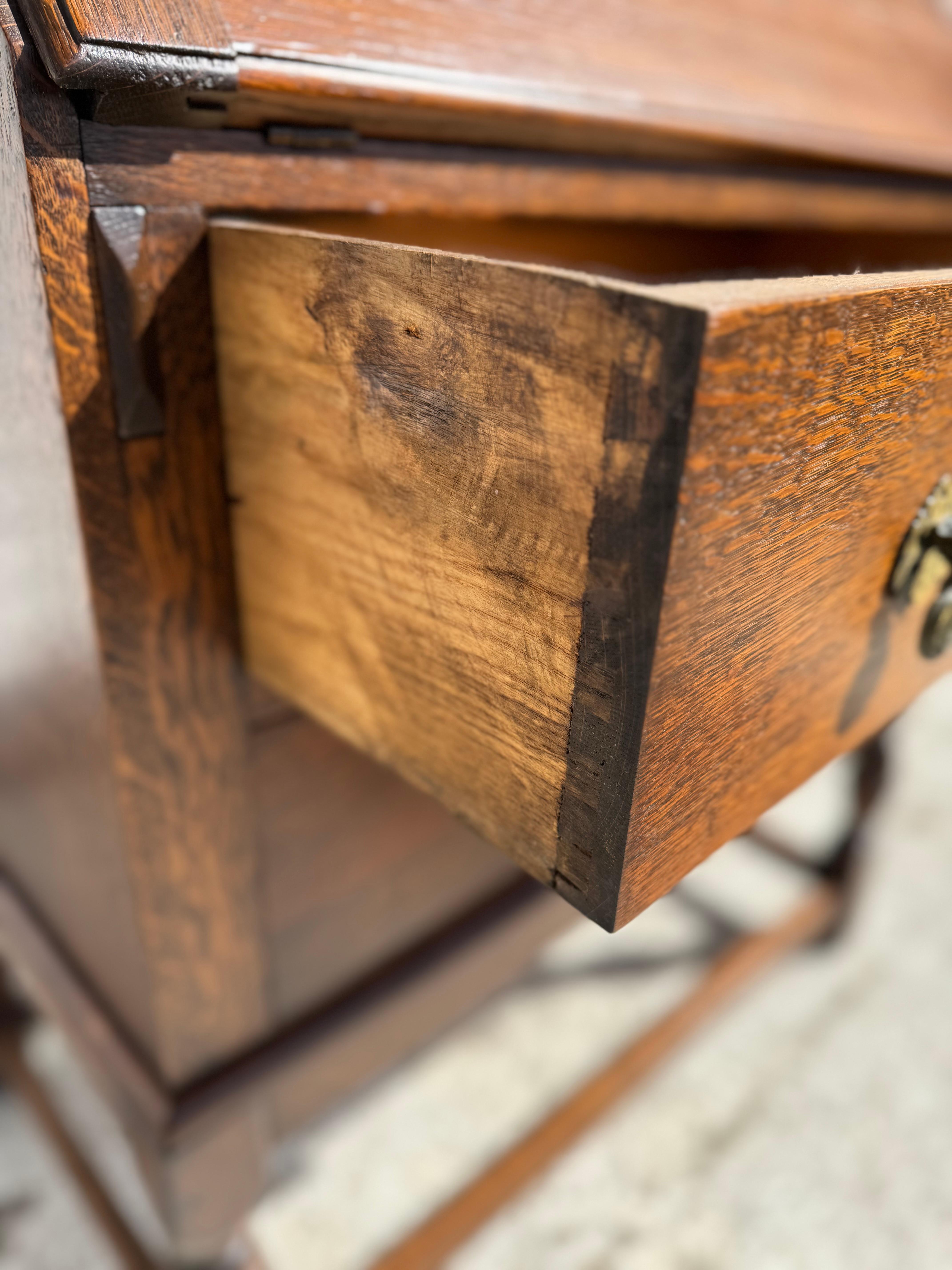 1940's English Oak Drop Front Sekretär im Zustand „Gut“ im Angebot in Pasadena, TX