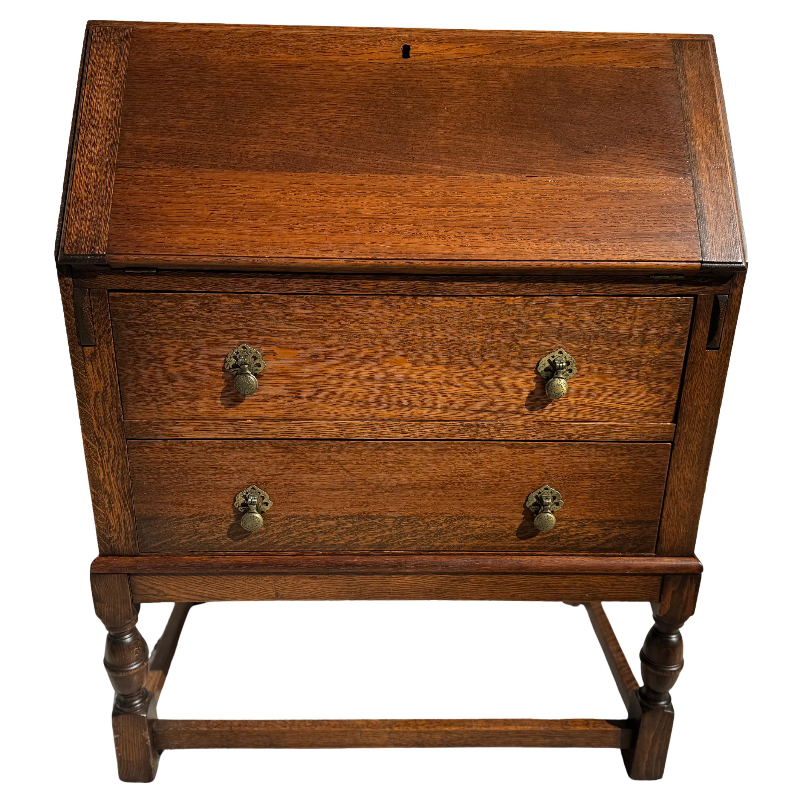 1940's English Oak Drop Front Sekretär im Angebot