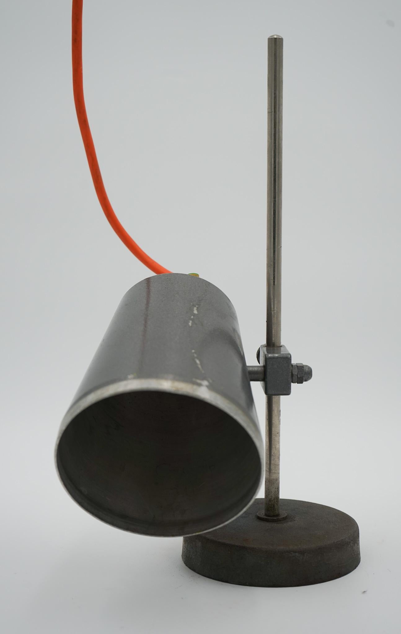 Table d'École D'LABORATORY ENGLISH SALVAGED des années 1940 ADJUSTABLE LiGHT 001 en vente 4