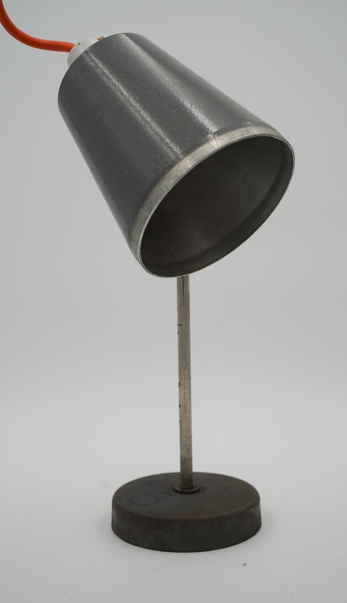 Table d'École D'LABORATORY ENGLISH SALVAGED des années 1940 ADJUSTABLE LiGHT 001 en vente 8