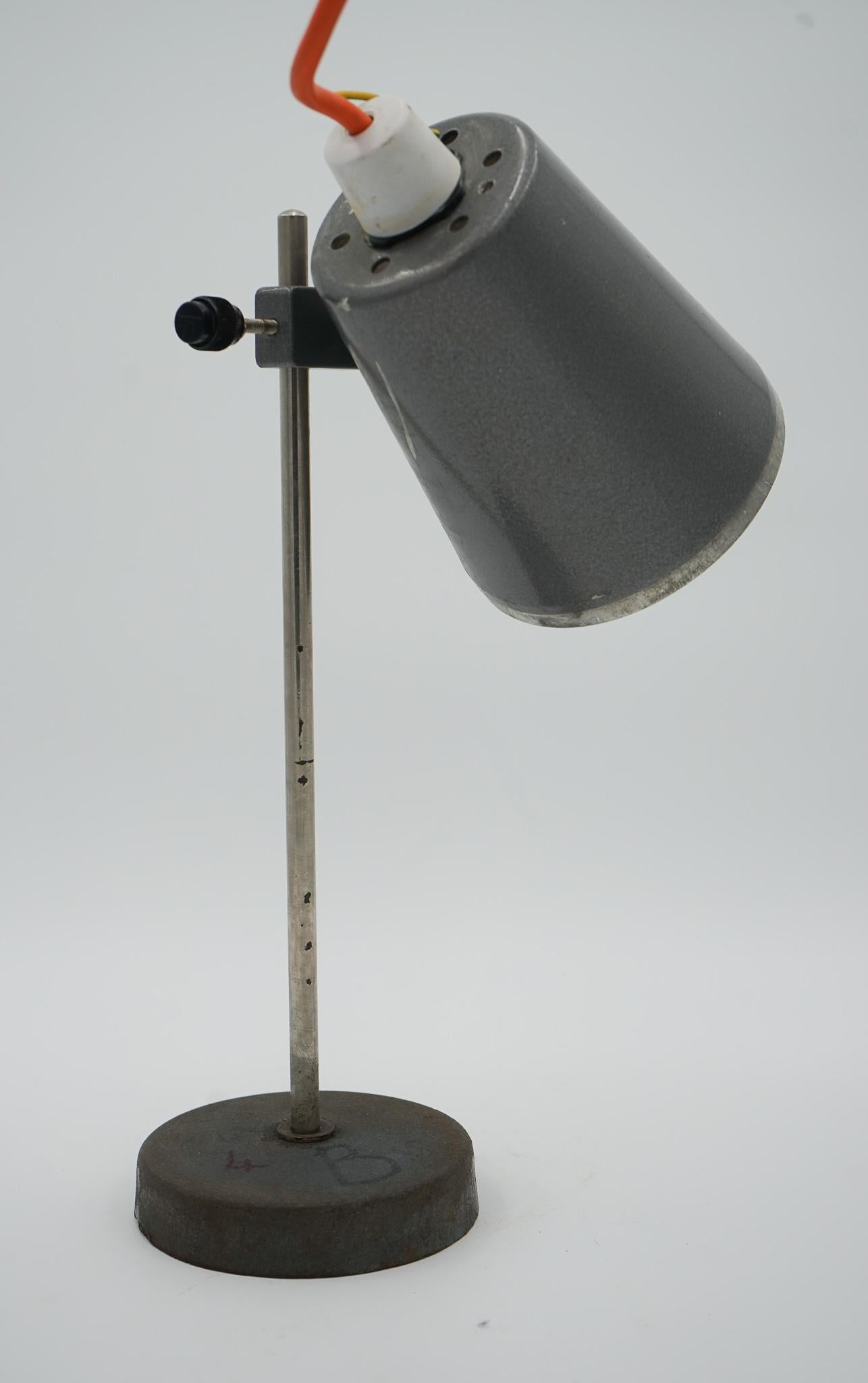Fait main Table d'École D'LABORATORY ENGLISH SALVAGED des années 1940 ADJUSTABLE LiGHT 001 en vente