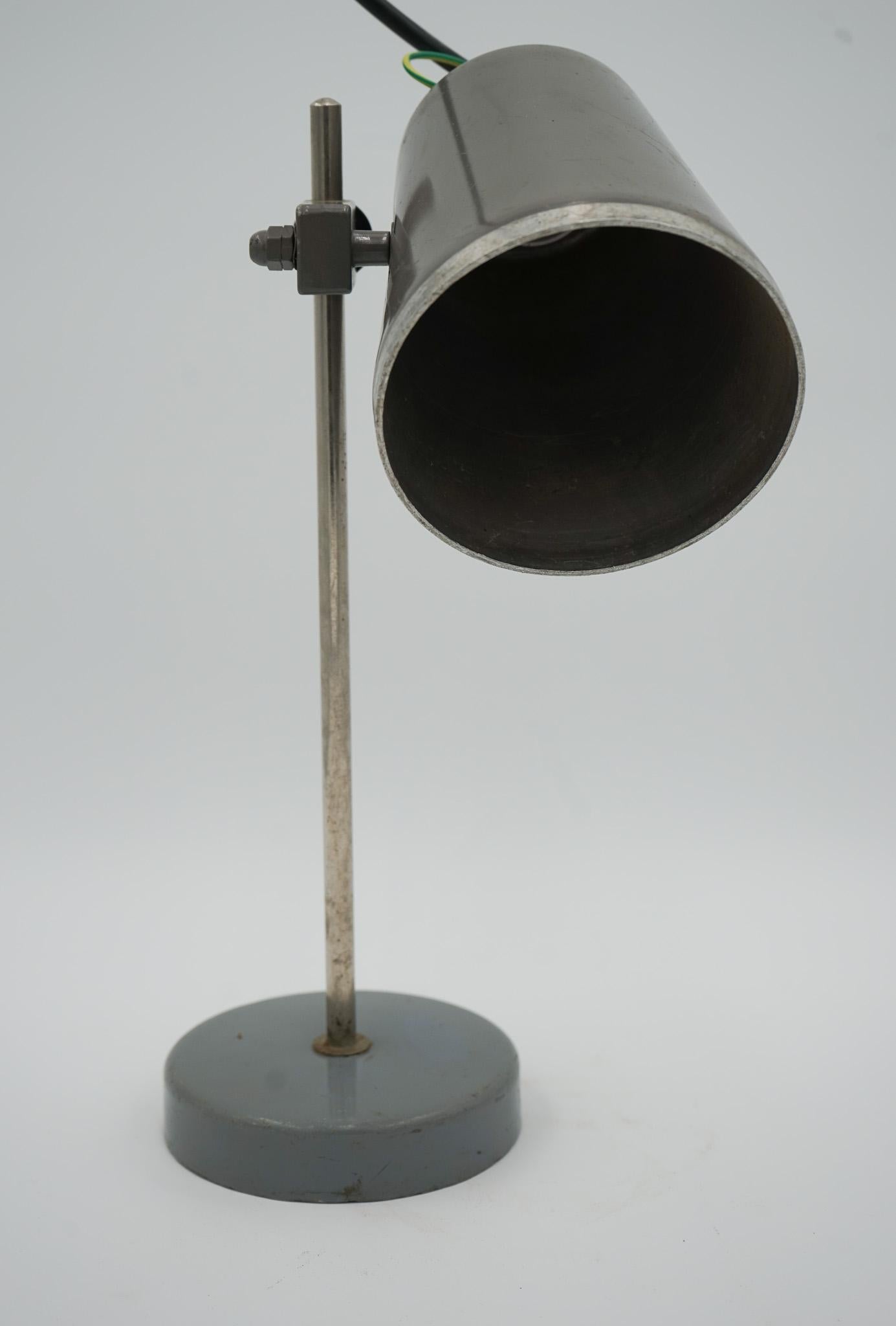 1940'S ENGLISH SALVAGED LABORATORY SCHOOL TABLE ADJUSTABLE LiGHT 002 For Sale 5