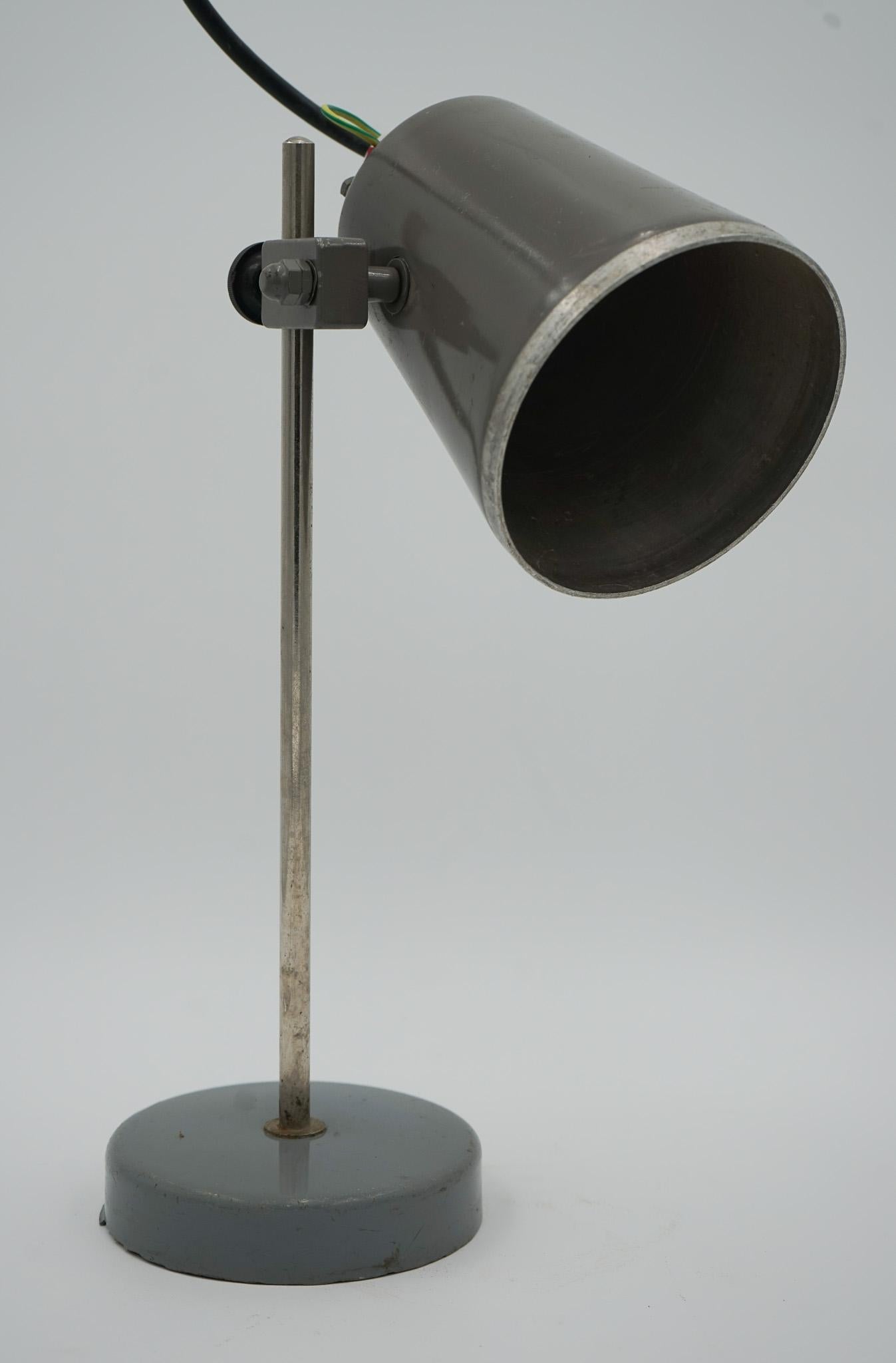 1940'S ENGLISH SALVAGED LABORATORY SCHOOL TABLE ADJUSTABLE LiGHT 002 For Sale 6