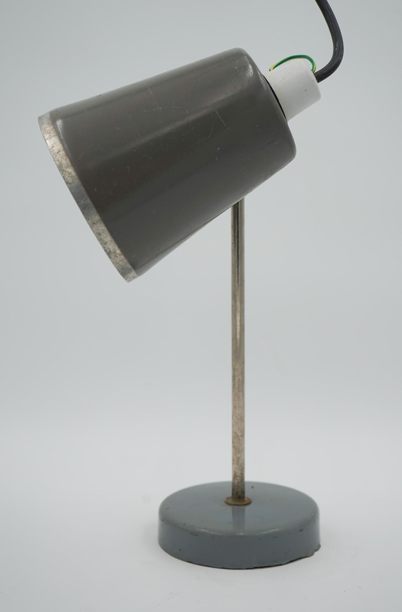 Hand-Crafted 1940'S ENGLISH SALVAGED LABORATORY SCHOOL TABLE ADJUSTABLE LiGHT 002 For Sale