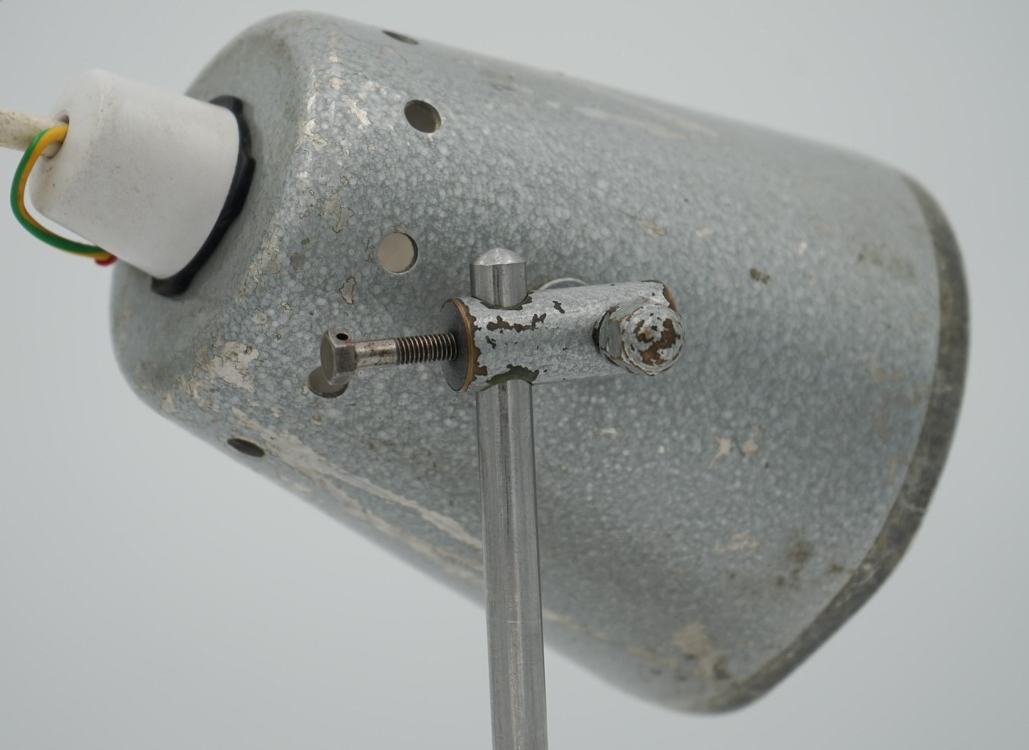 Metal 1940'S ENGLISH SALVAGED LABORATORY SCHOOL TABLE LAMP ADJUSTABLE LiGHT 003 For Sale