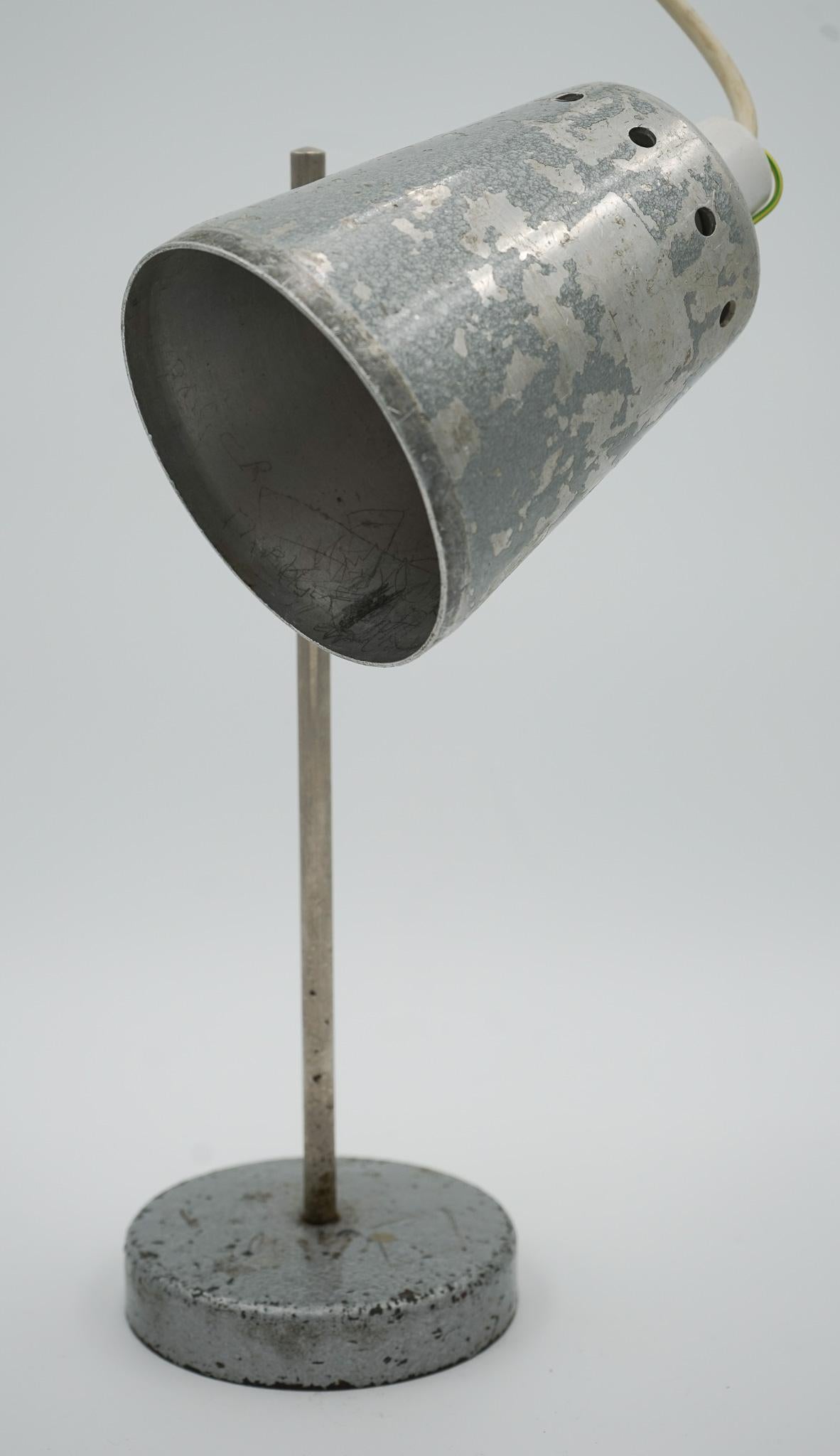 Hand-Crafted 1940'S ENGLISH SALVAGED LABORATORY SCHOOL TABLE LAMP ADJUSTABLE LiGHT 005 For Sale
