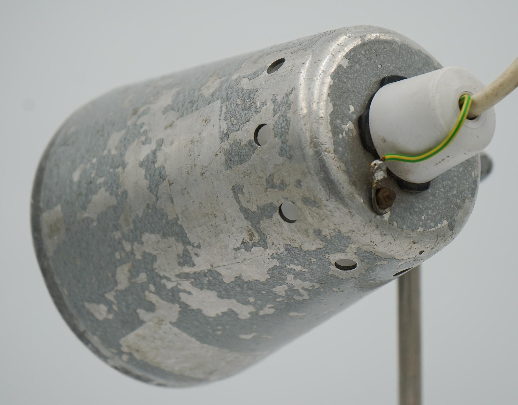 20th Century 1940'S ENGLISH SALVAGED LABORATORY SCHOOL TABLE LAMP ADJUSTABLE LiGHT 005 For Sale