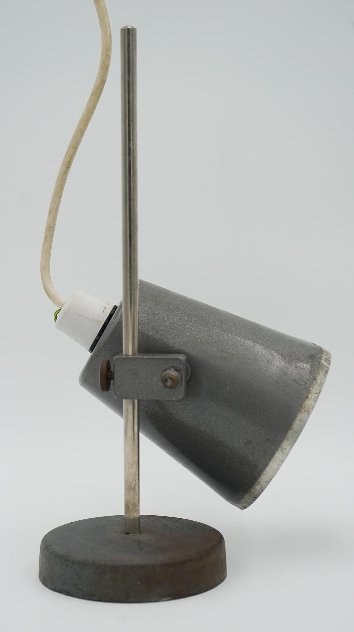 1940'S ENGLISH SALVAGED LABORATORY SCHOOL TABLE LAMP ADJUSTABLE LiGHT 006 For Sale 3