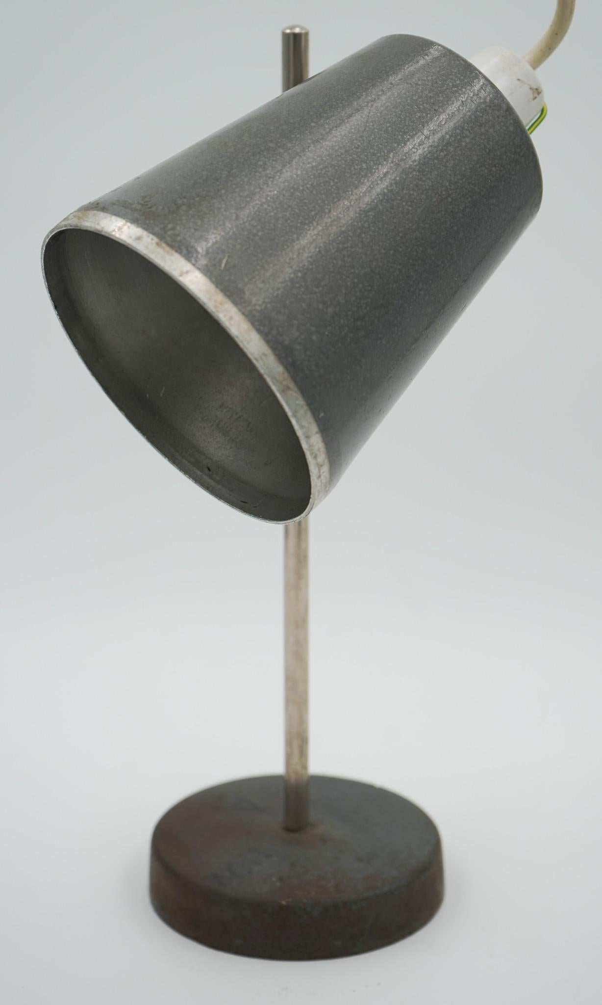 British 1940'S ENGLISH SALVAGED LABORATORY SCHOOL TABLE LAMP ADJUSTABLE LiGHT 006 For Sale