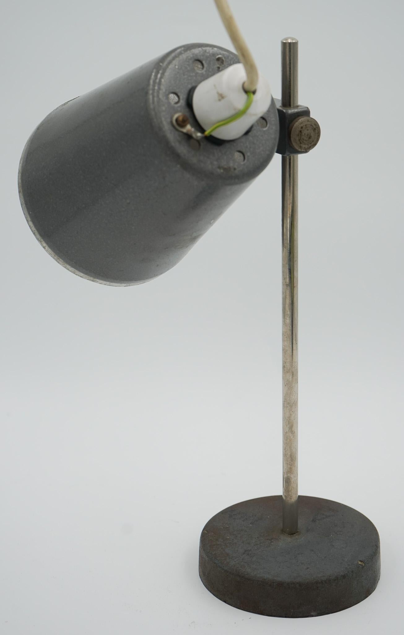 Hand-Crafted 1940'S ENGLISH SALVAGED LABORATORY SCHOOL TABLE LAMP ADJUSTABLE LiGHT 006 For Sale