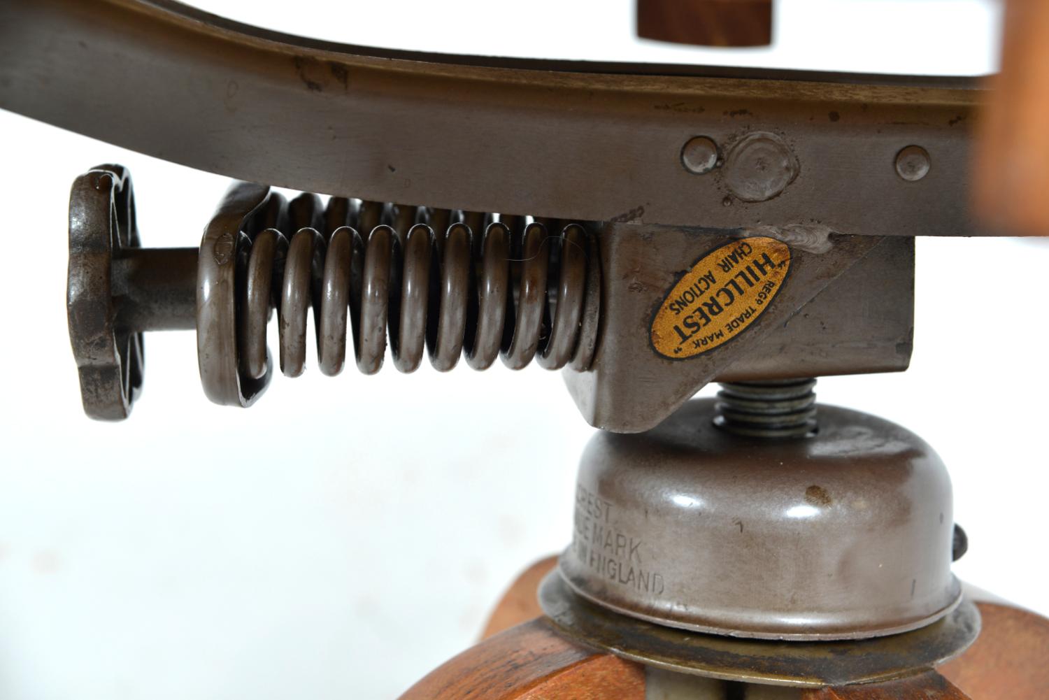 1940s English Swivel Tilt Hillcrest Industrial Teck Captain's Office Desk Chair en vente 5