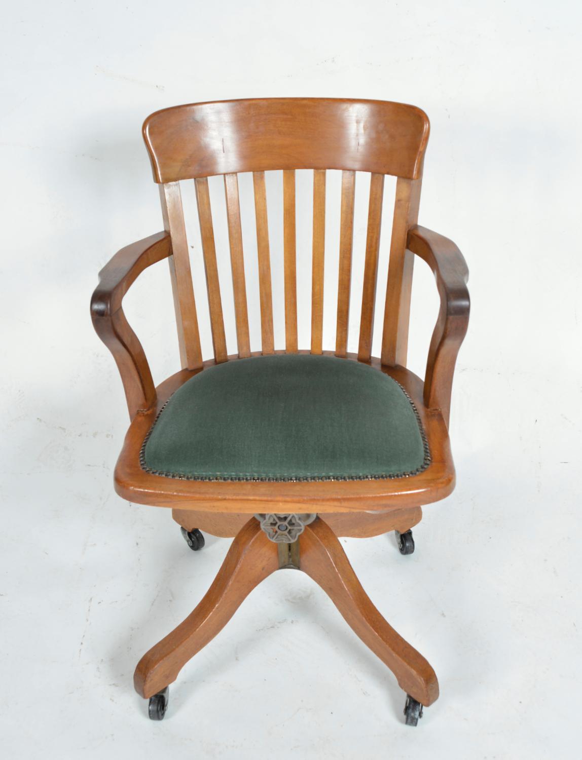 1940s English Swivel Tilt Hillcrest Industrial Teck Captain's Office Desk Chair en vente 10