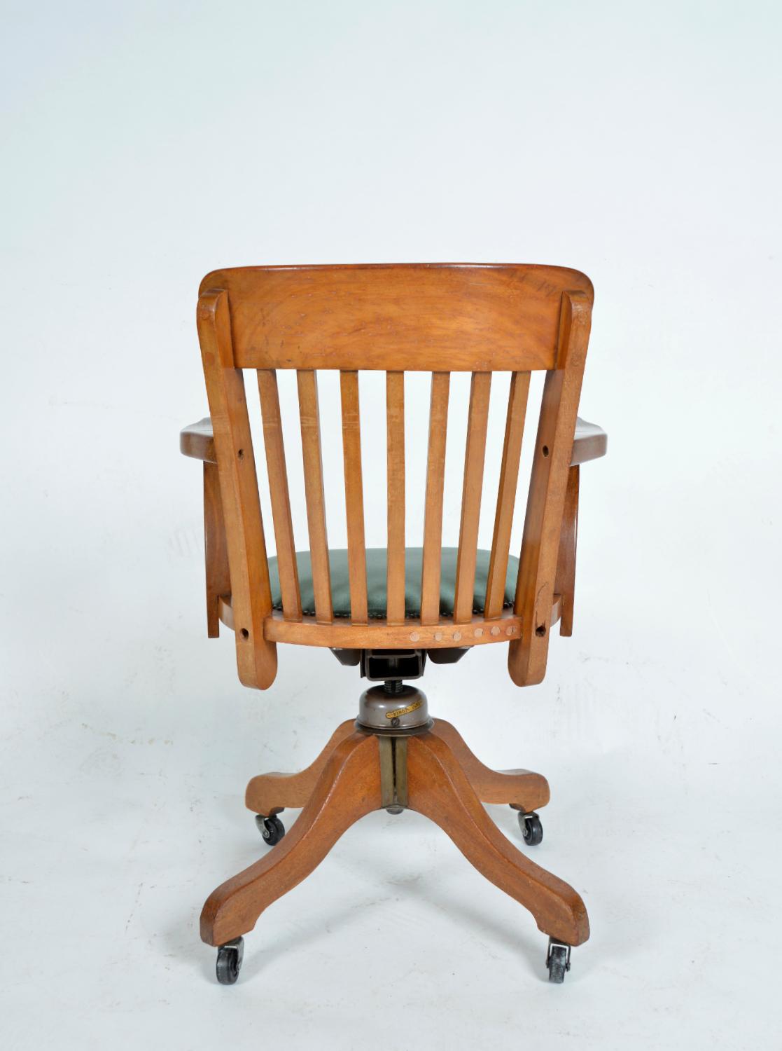 Métal 1940s English Swivel Tilt Hillcrest Industrial Teck Captain's Office Desk Chair en vente