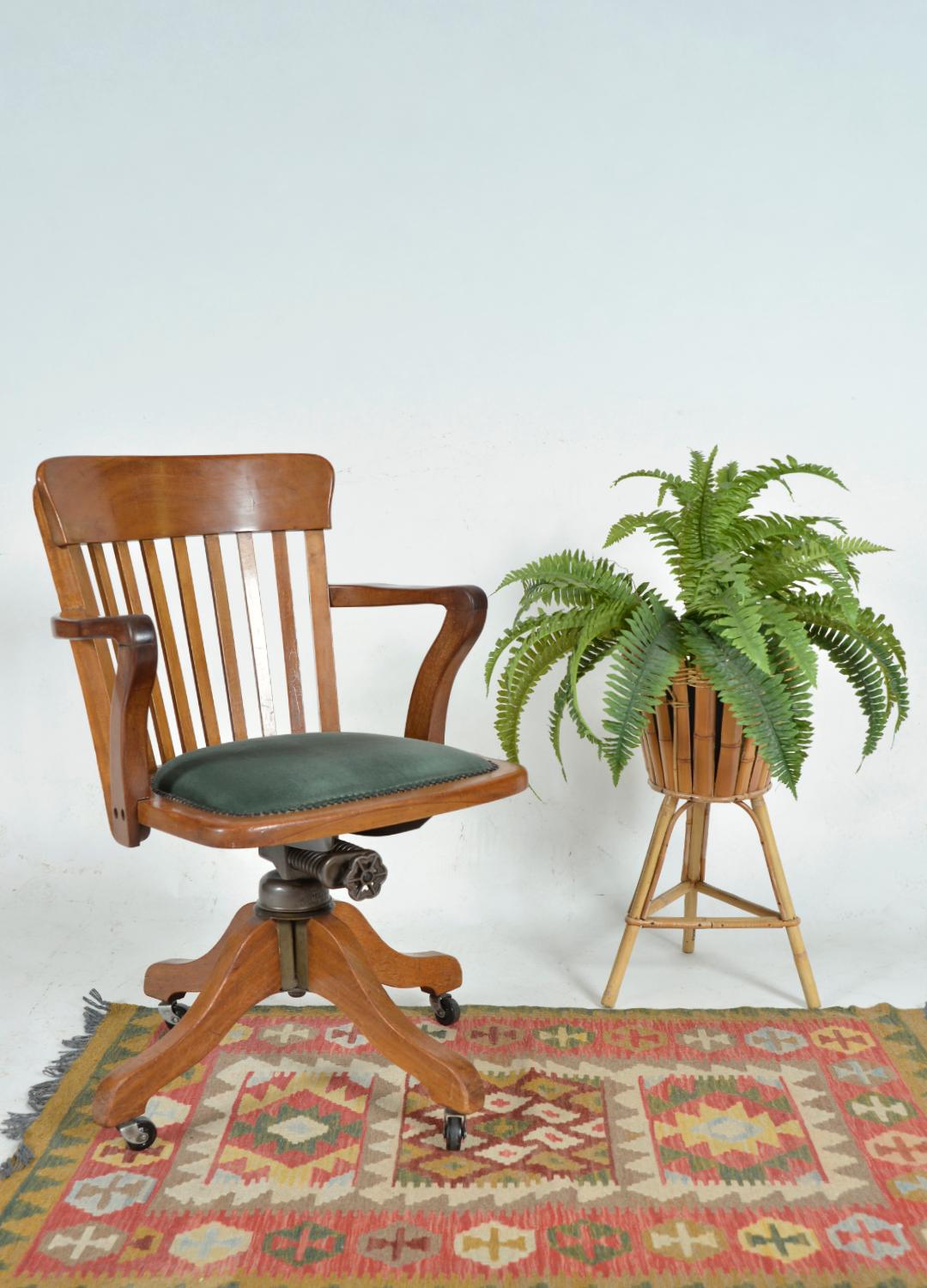 1940s English Swivel Tilt Hillcrest Industrial Teck Captain's Office Desk Chair en vente 2