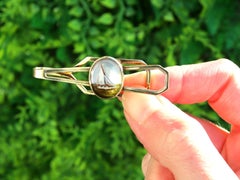 1940s Essex Crystal Reverse Intaglio Yellow Gold Tie Clip
