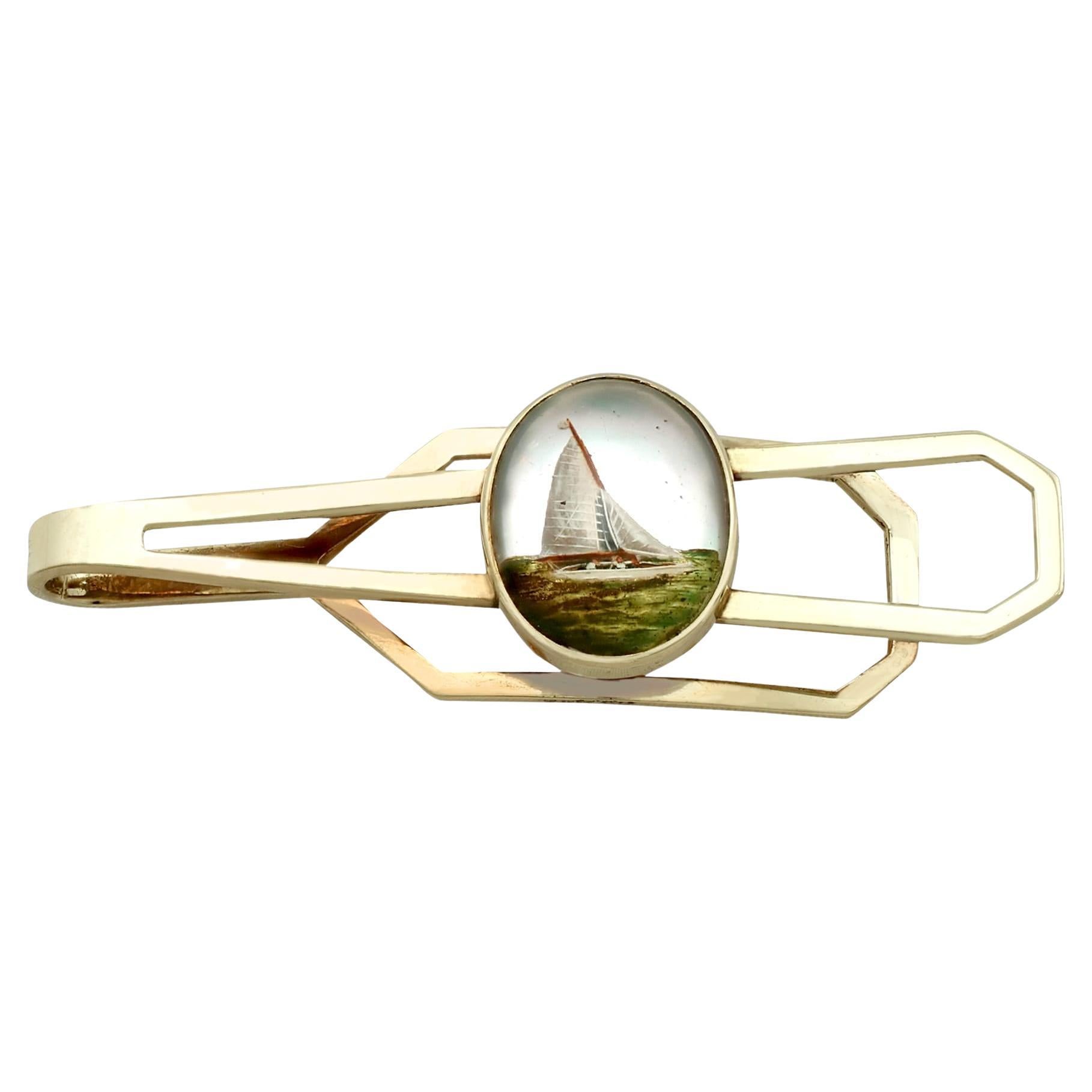 1940s Essex Crystal Reverse Intaglio Yellow Gold Tie Clip For Sale