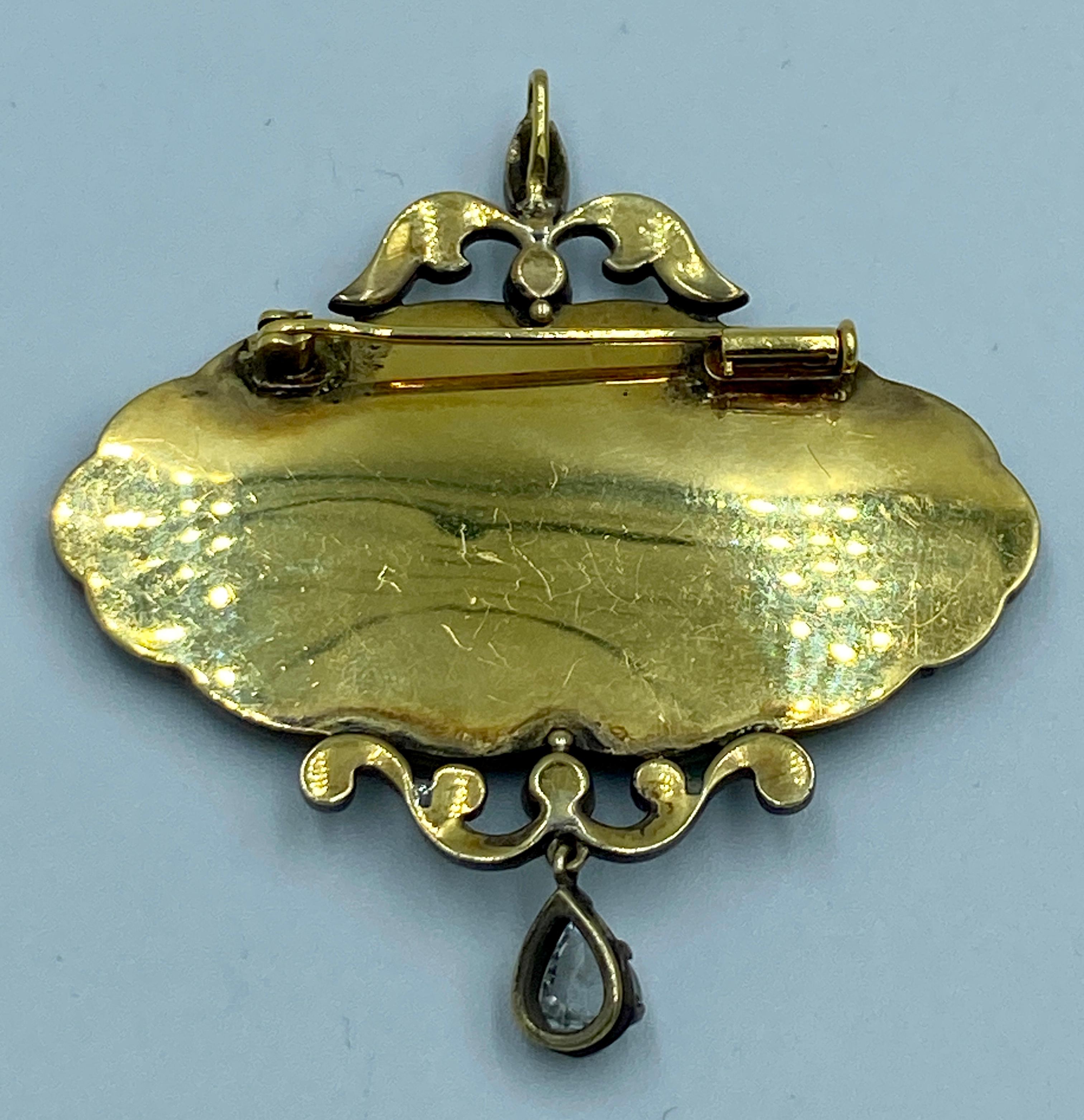 Contemporary 1940s European 18k gold enameled pendant For Sale