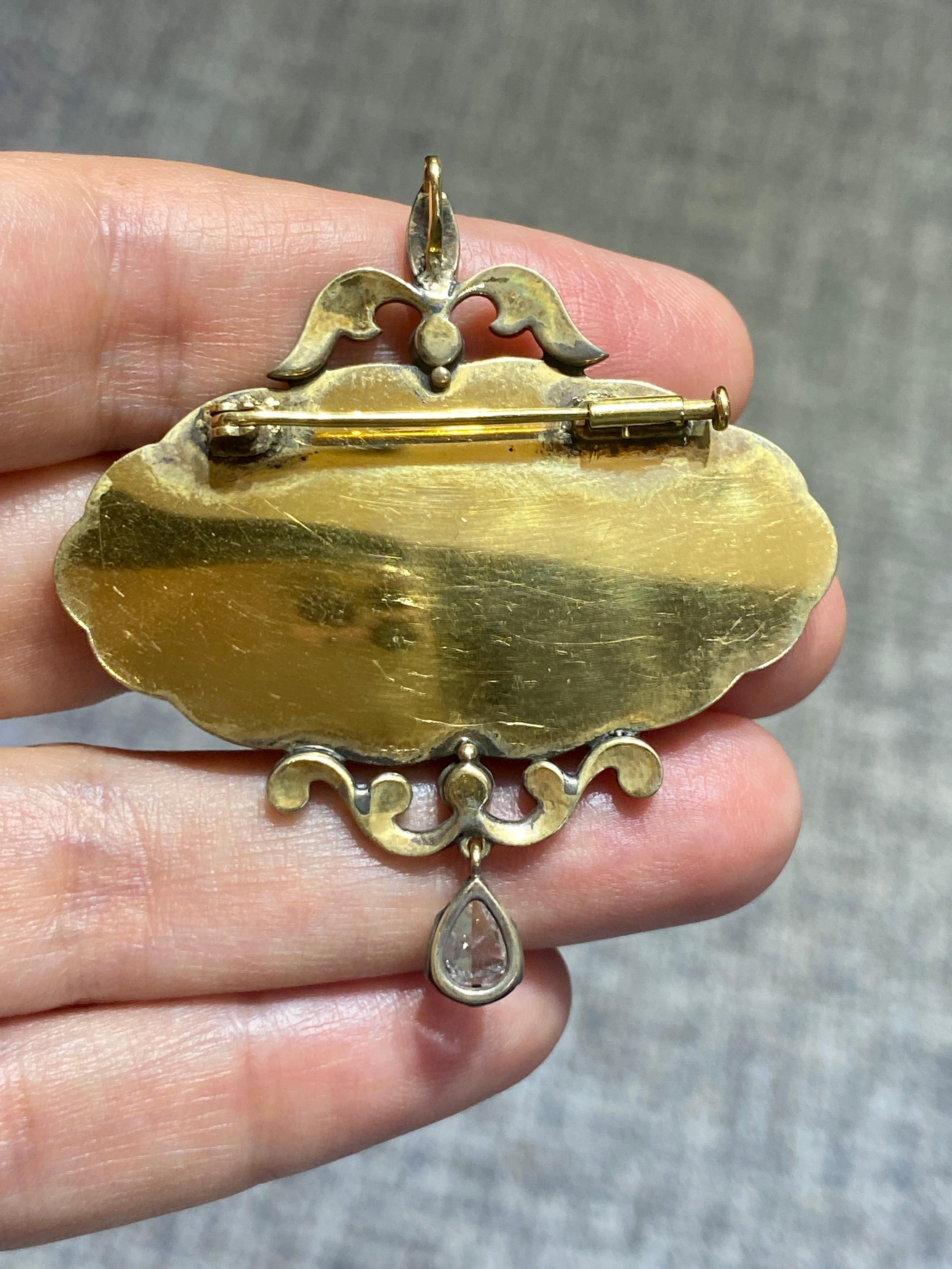 Women's or Men's 1940s European 18k gold enameled pendant For Sale