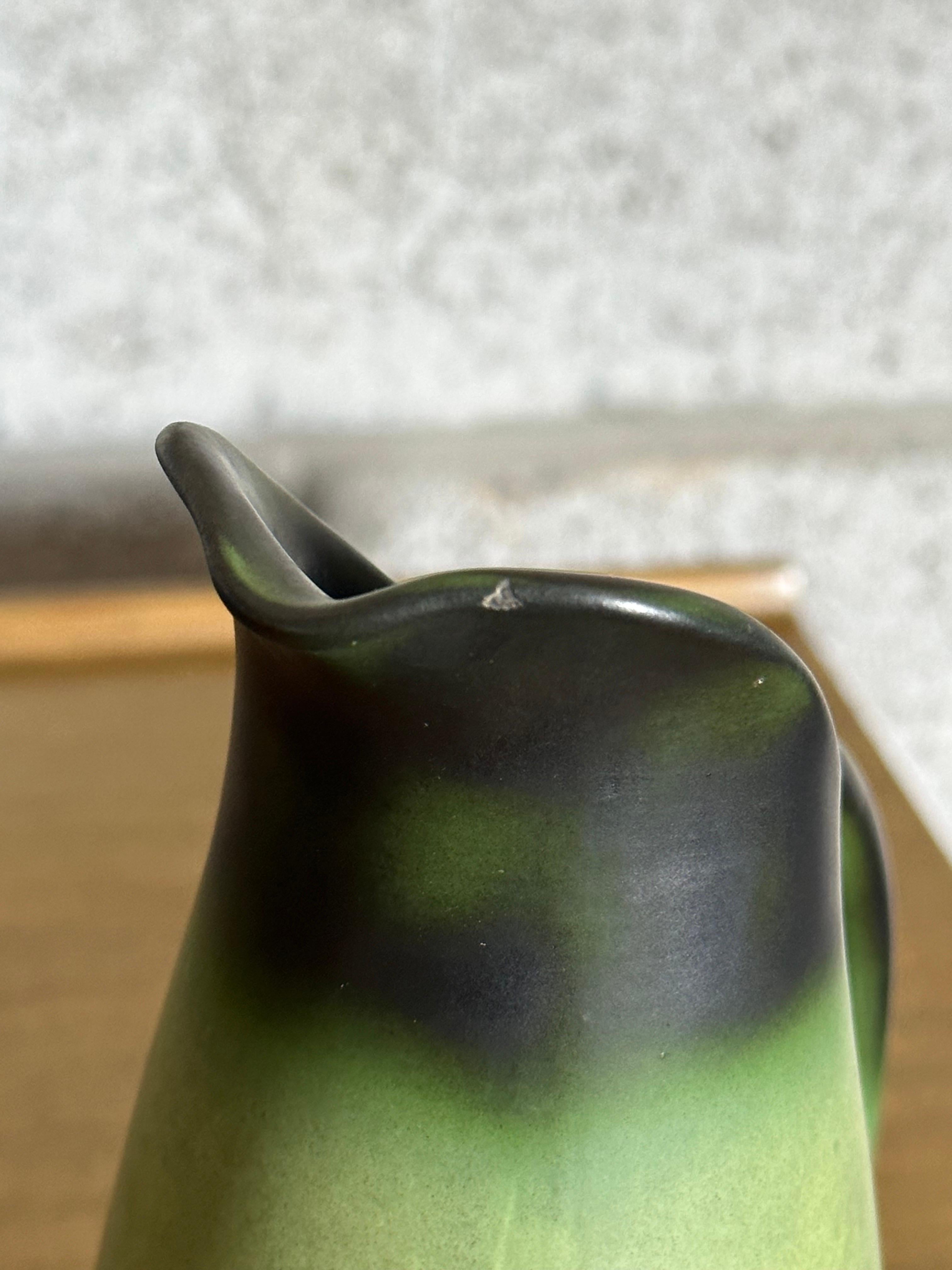 Brocca in ceramica verde di Eva Jancke-Björk per Bo Fajans del 1940 In condizioni buone in vendita a St.Petersburg, FL