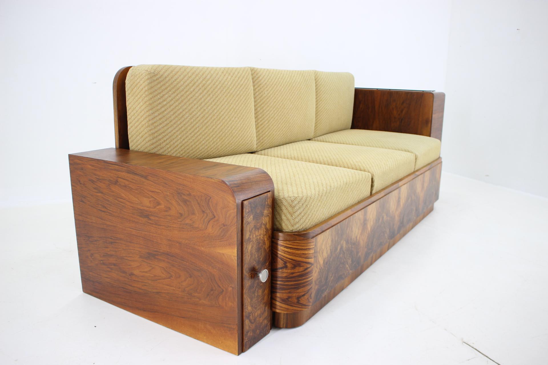 1940s Exclusive Art Deco Convertible Sofa with Cabinets in Walnut, Czechoslovaki 7