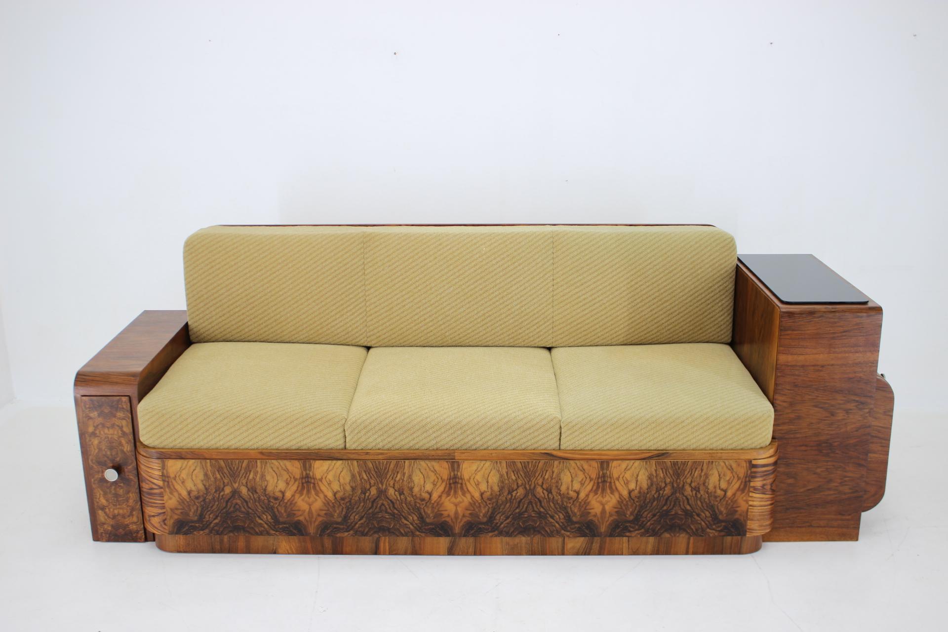 - Carefully refurbished wooden parts
 - The fabric upholstery in good condition with some signs of use 
- Convertible to bed
- Dimensions: 86 (47) 250 88 - 125 (46)