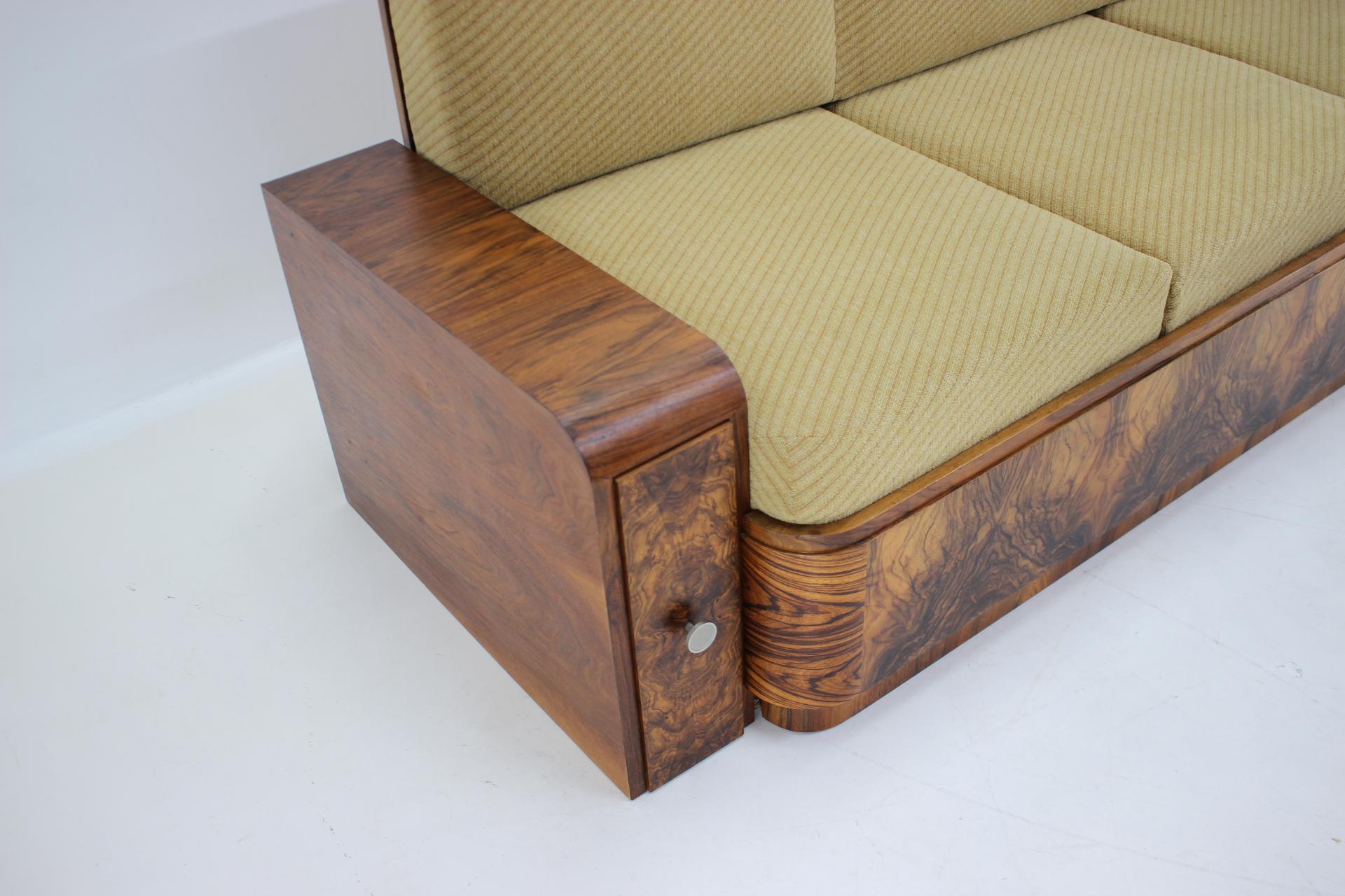 Mid-20th Century 1940s Exclusive Art Deco Convertible Sofa with Cabinets in Walnut, Czechoslovaki