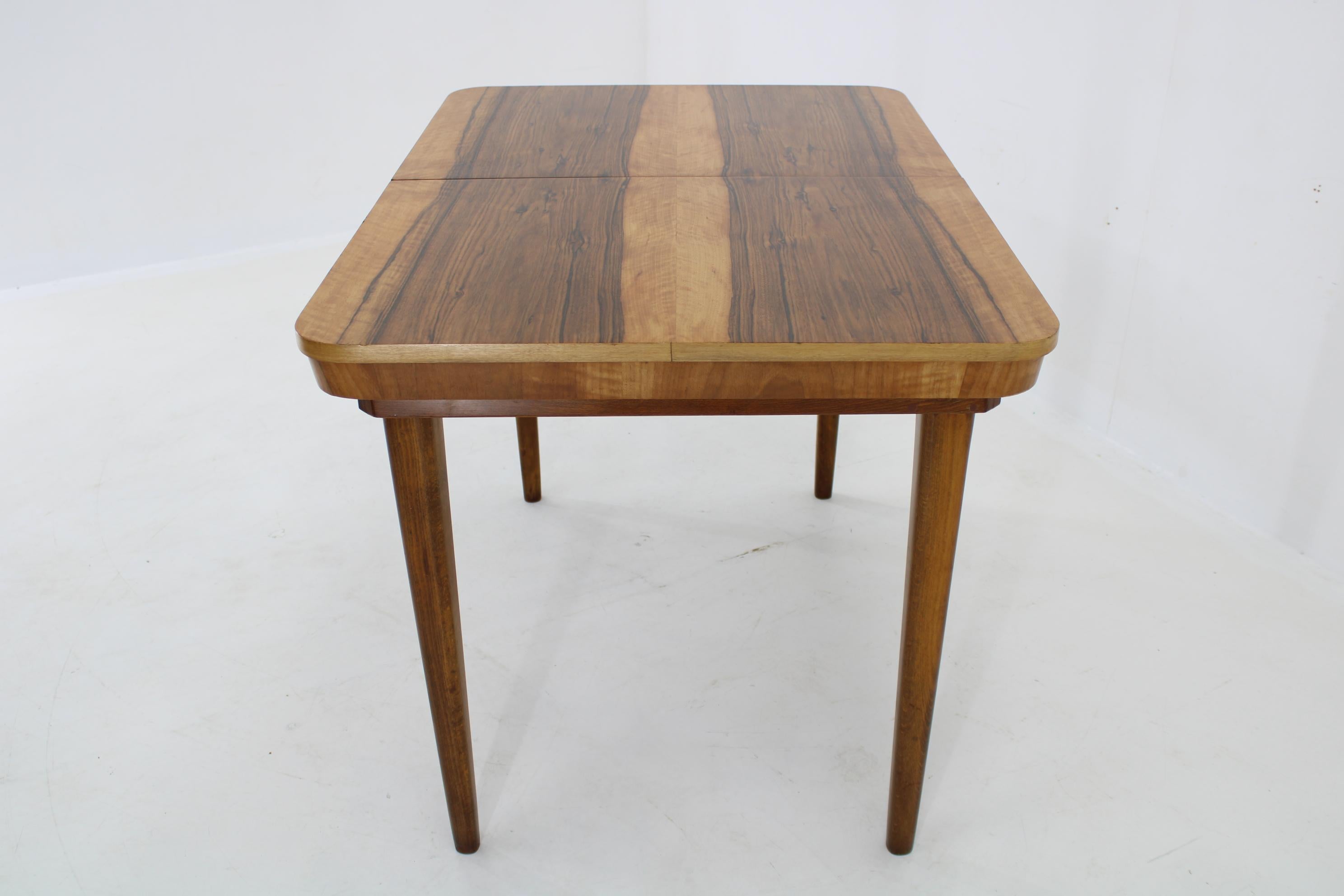 1940s Extendable Dining Table in Walnut, Czechoslovakia In Good Condition In Praha, CZ