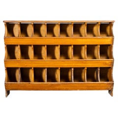 Étagère d'atelier en faux bois des années 1940 - Boîtes à trou de pigeon (3232)