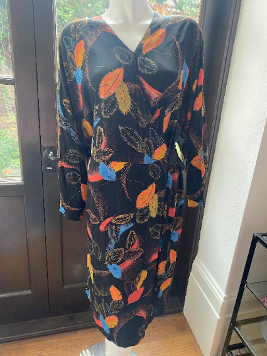 Women's 1940s Feather Print Rayon Wrap Dress For Sale