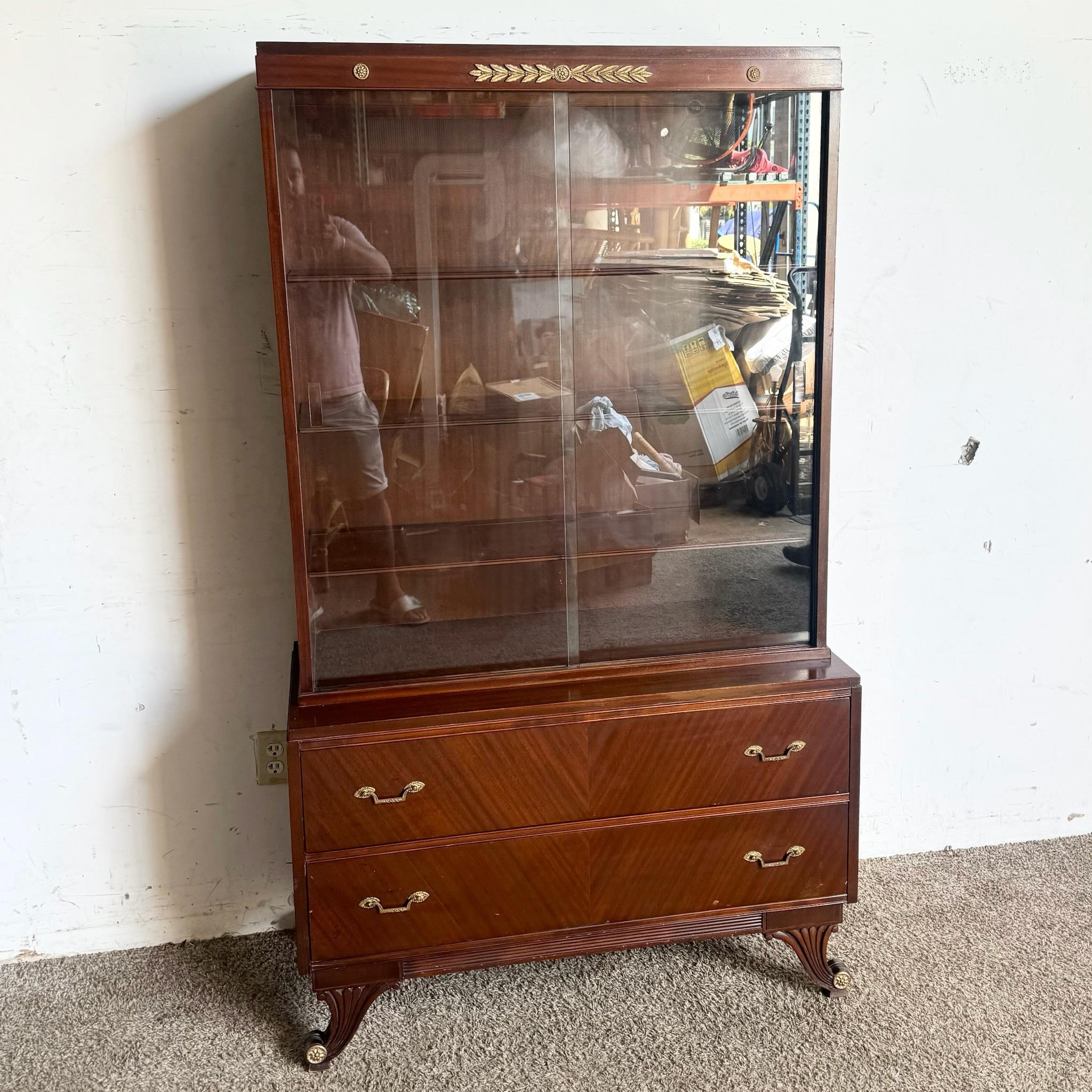 This 1940s Federal Mahogany Display Cabinet by Rway features stunning flamed mahogany and traditional craftsmanship. Ideal for showcasing fine china or collectibles, it adds a touch of vintage sophistication to any dining or living room.
