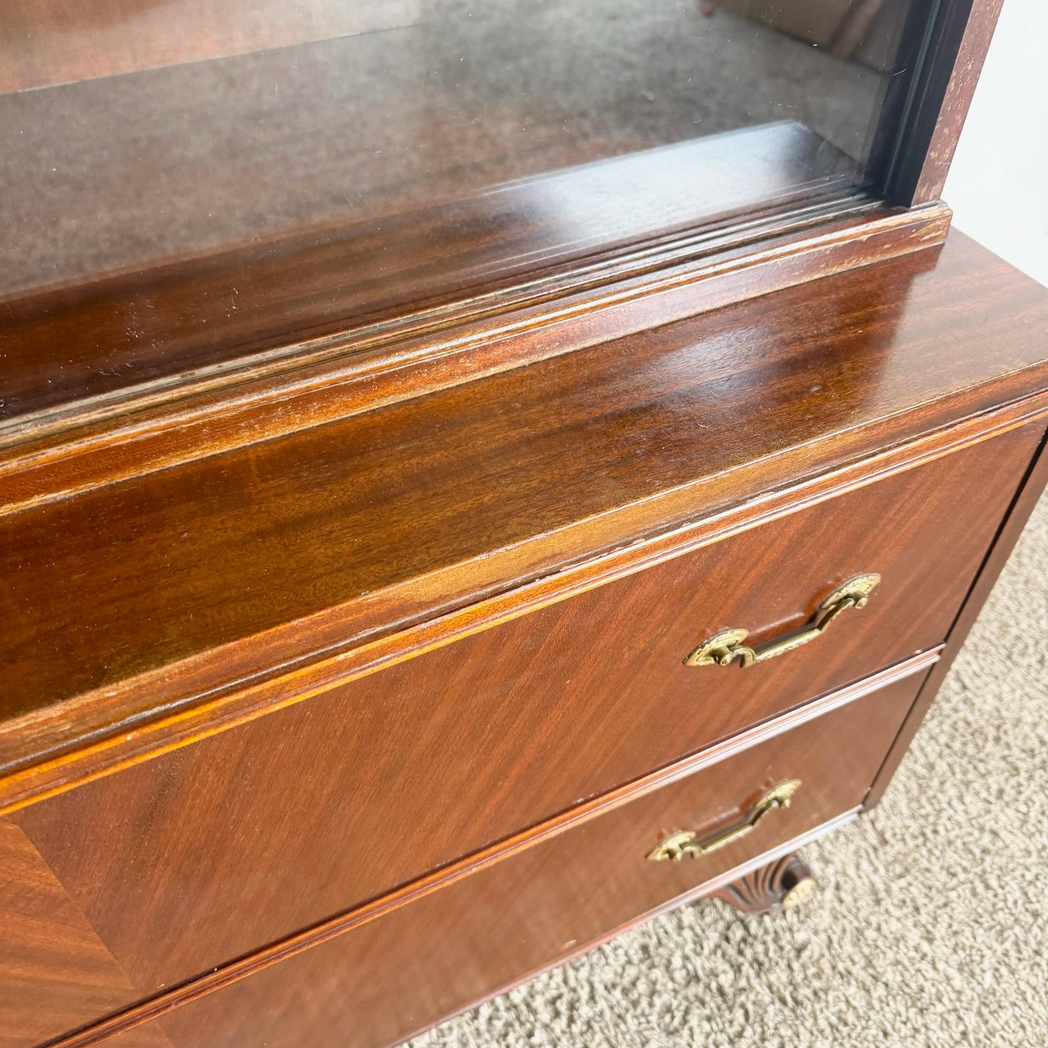 1940s Federal Flamed Mahogany China/Display Cabinet by Rway In Good Condition In Delray Beach, FL