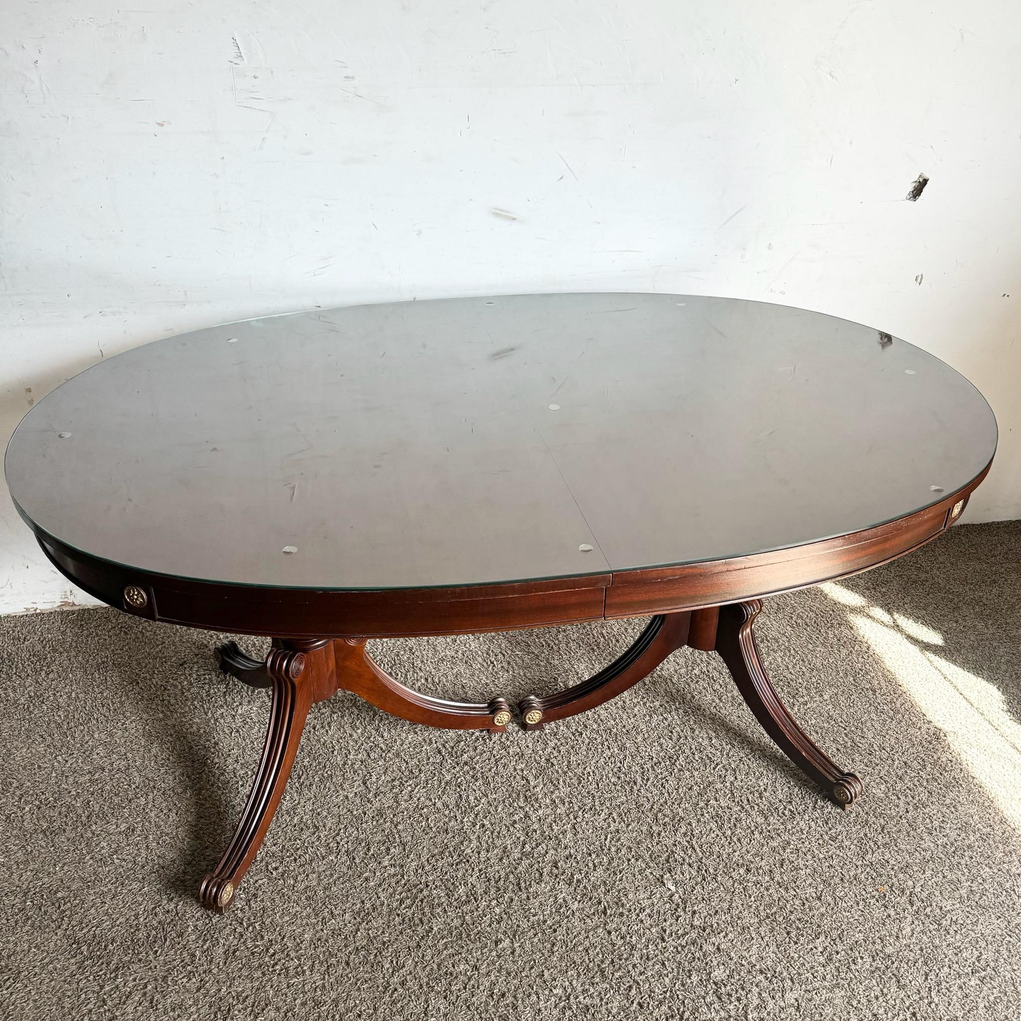 Table de salle à manger fédérale des années 1940 en acajou flammé avec plateau en verre par Rway Bon état - En vente à Delray Beach, FL