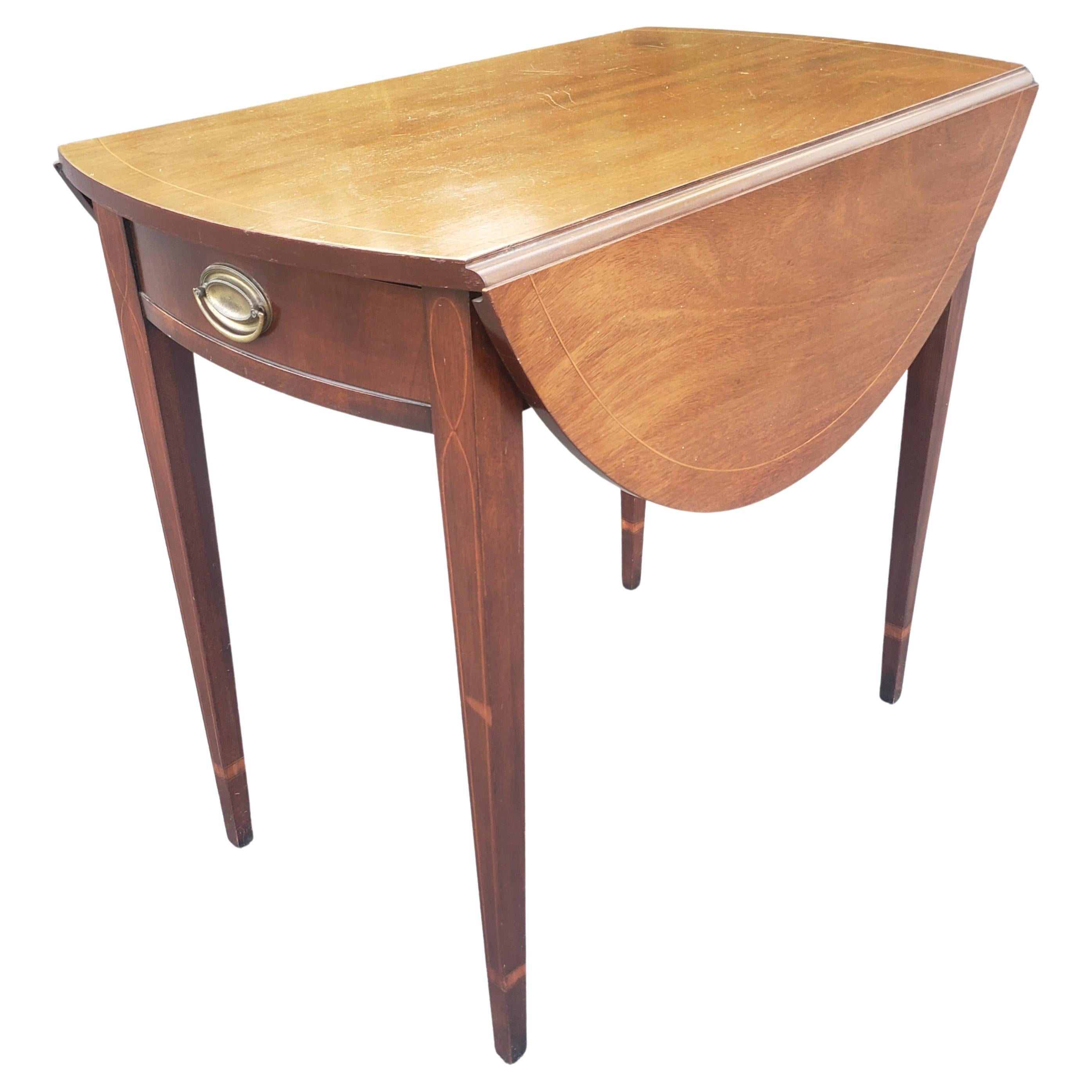 1940s Federal Mahohany and Satinwood Inlaid Pembroke Side Table For Sale