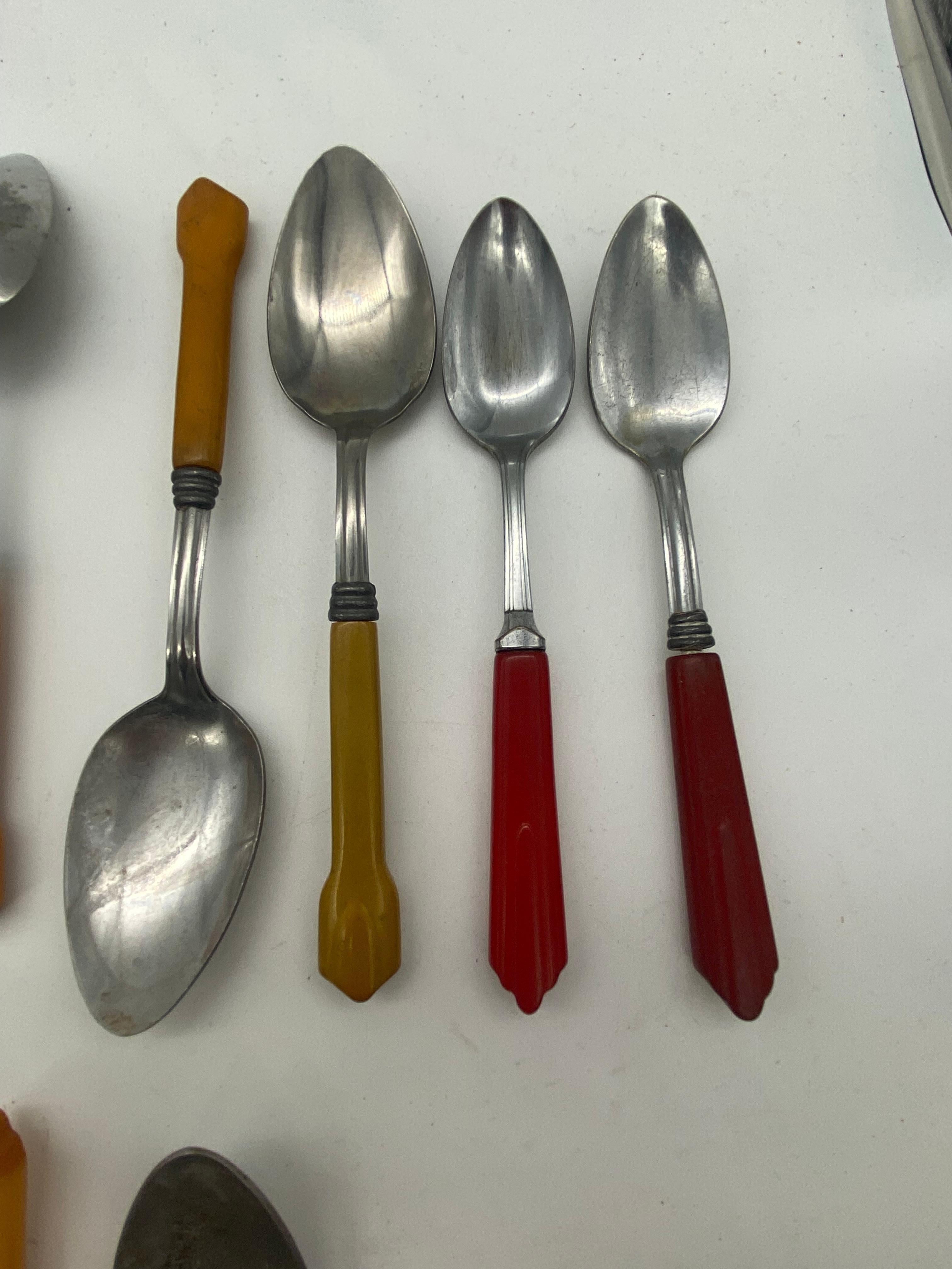 1940s Fiesta Go- Along Bakelite Handle Stainless Steel Mix and Match Set of 68 In Good Condition In Van Nuys, CA
