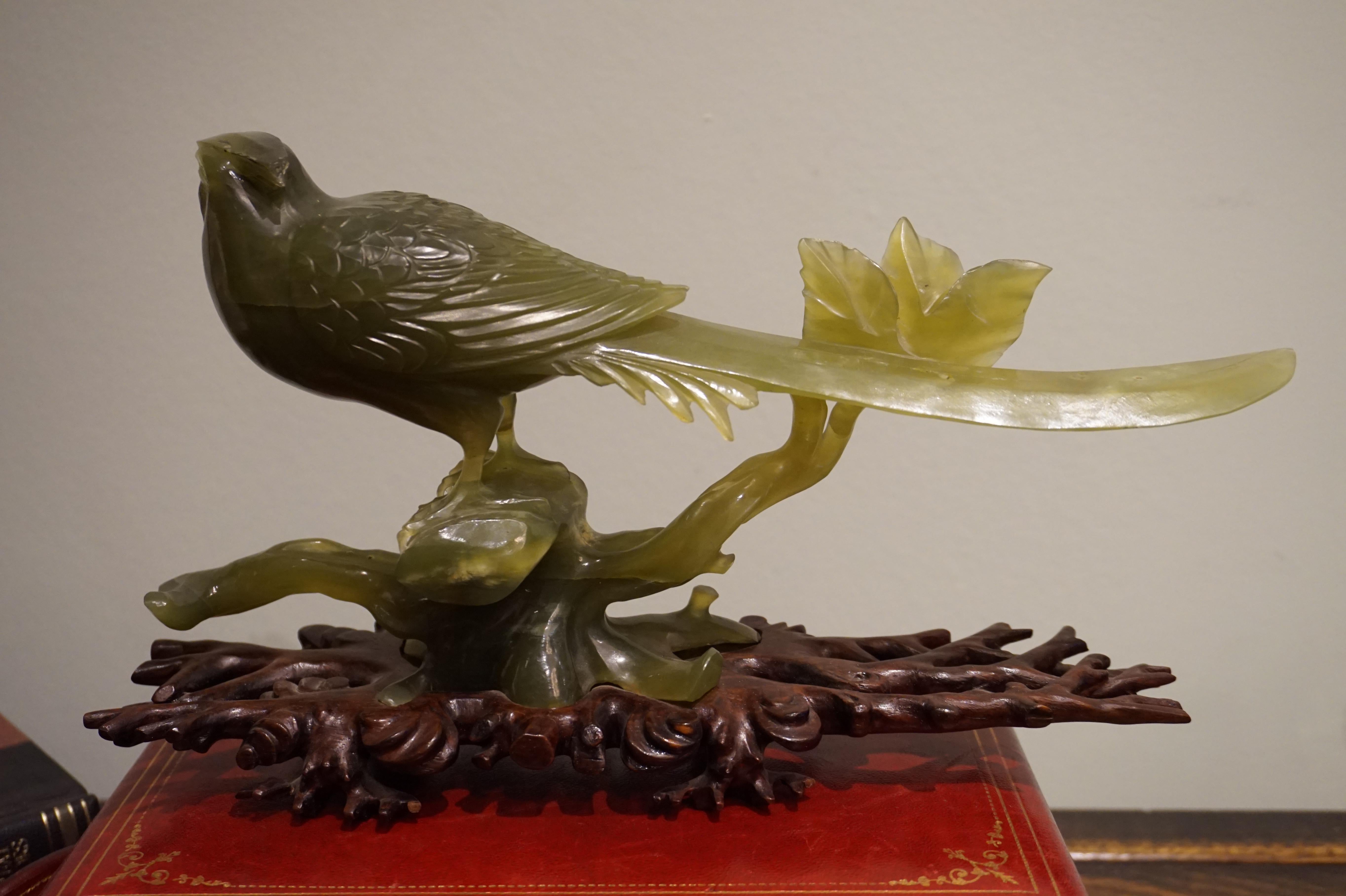 1940s Fine Chinese Serpentine Hand Carved Magpie Bird Sculpture 4
