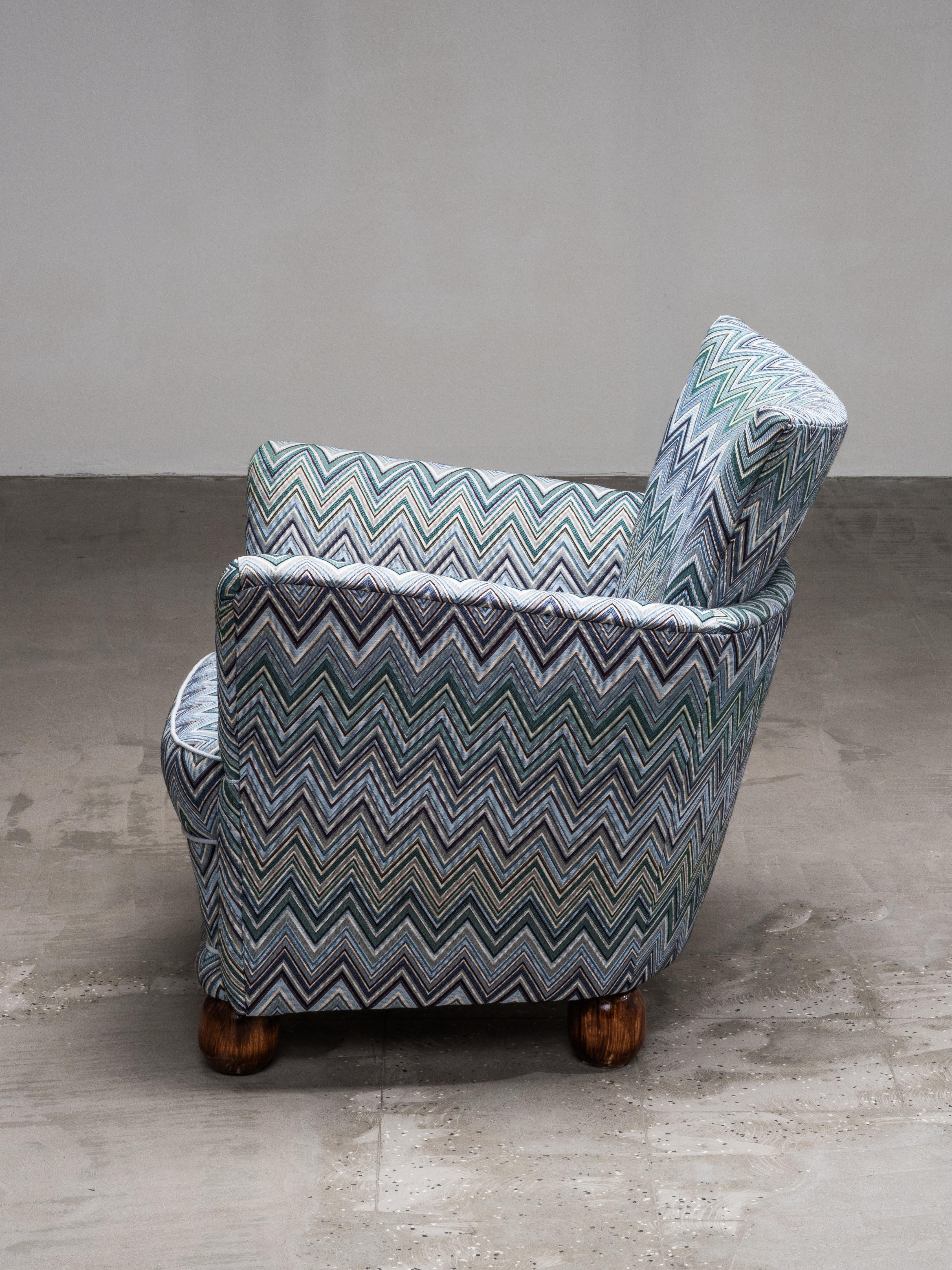 Fauteuil club art déco finlandais des années 1940 avec tissu à motifs de chevrons en vente 3